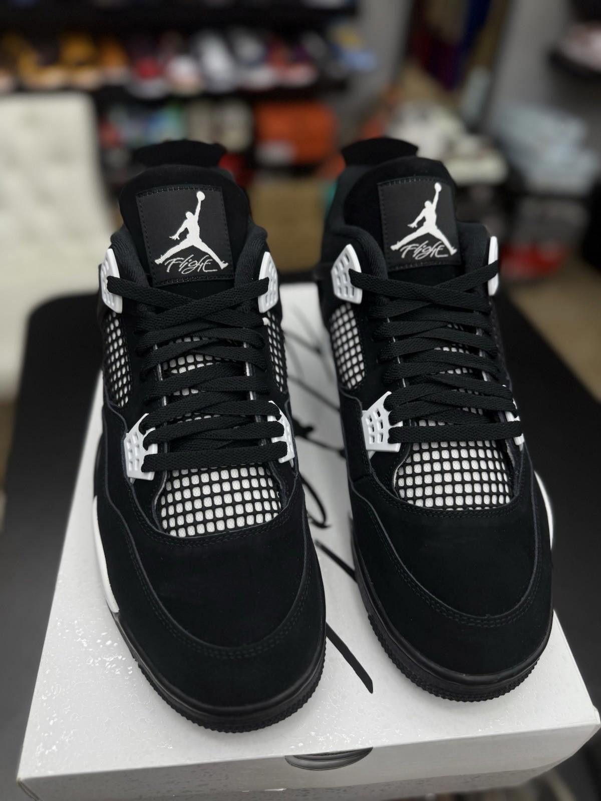 Jordan Brand Nike Air Jordan 4 Retro White Thunder FQ8138-001 Men’s (13) Size US 13 / EU 46 - 5 Thumbnail