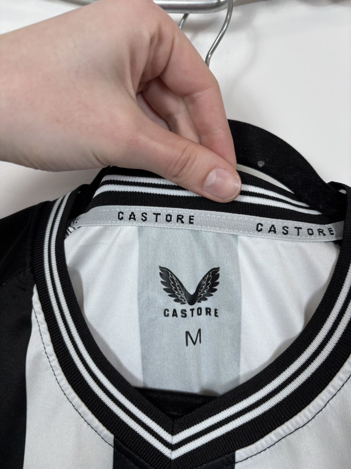 Castore Newcastle United 2023/2024 Home Isak #14 Soccer Jersey Size US M / EU 48-50 / 2 - 13 Thumbnail