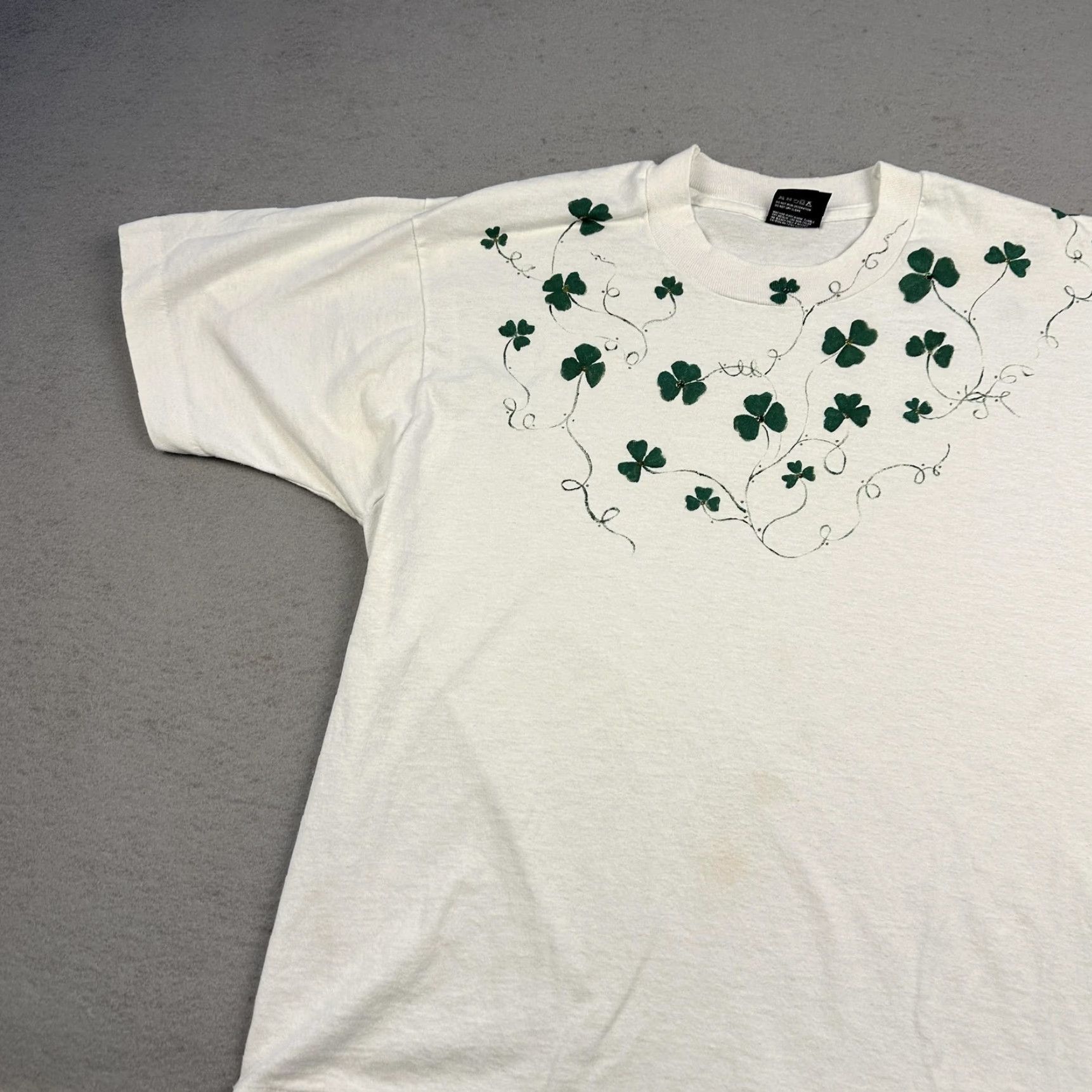 Vintage VINTAGE Screen Stars Best Shirt Mens Large White Shamrock Clover Graphic 90s USA Size US L / EU 52-54 / 3 - 4 Thumbnail