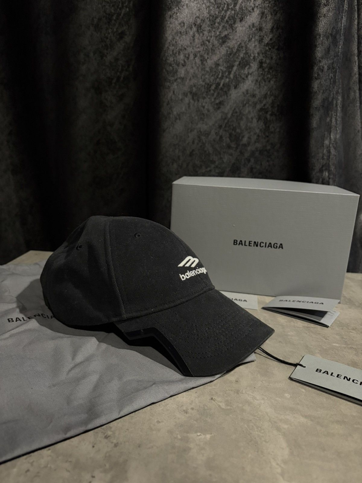 Balenciaga balenciaga 3b logo hat Size ONE SIZE - 1 Thumbnail