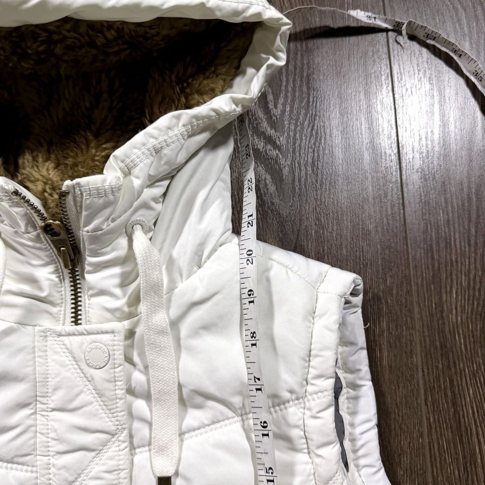 American Eagle Outfitters VINTAGE Y2K American Eagle Puffer Vest Womens XS Petite White Quilted Hooded Faux Fur Size XS / US 0-2 / IT 36-38 - 7 Thumbnail