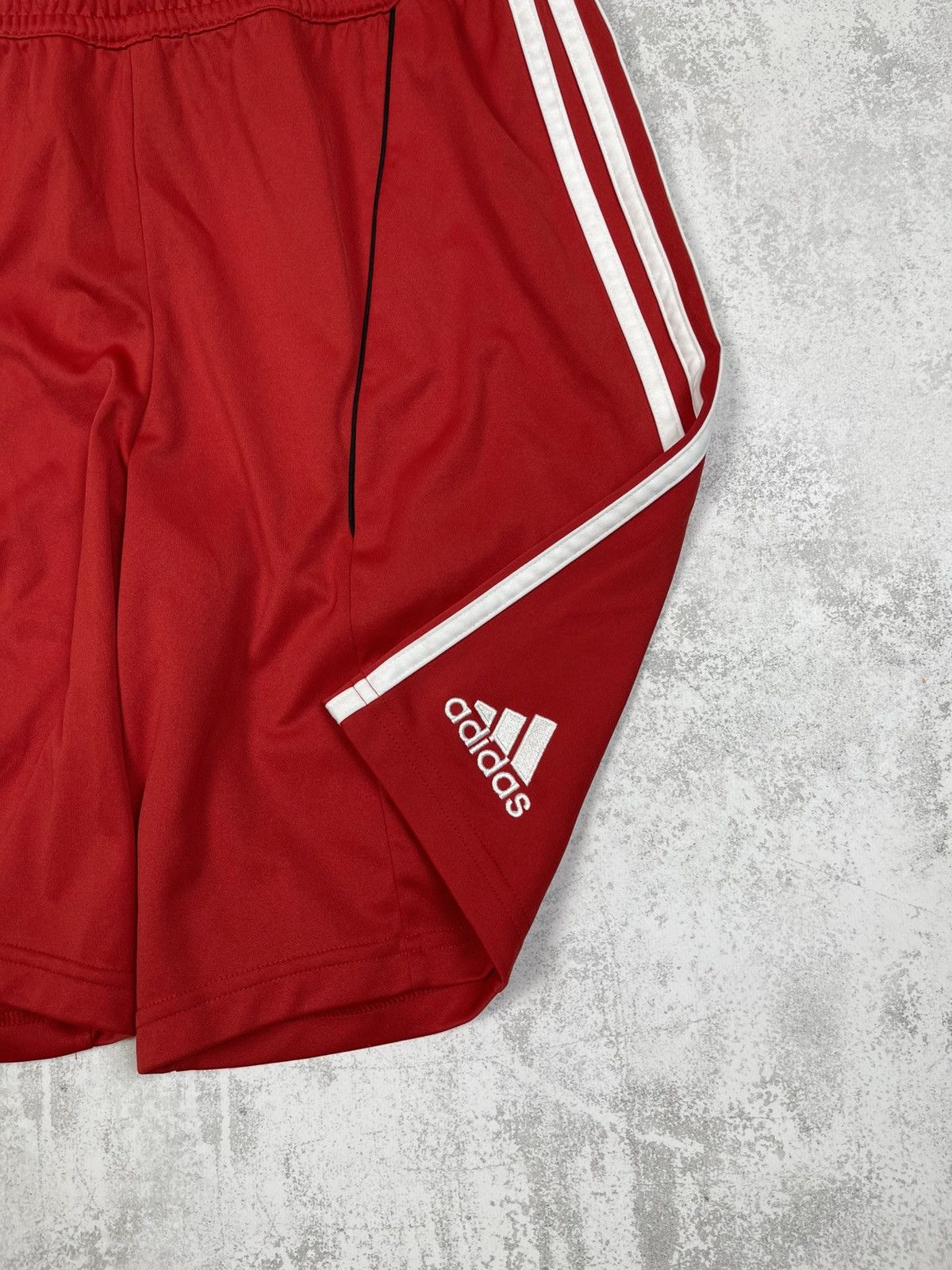 Adidas Adidas FC Bayern Munich 2010/11 Home ClimaCool Shorts Size US 34 / EU 50 - 3 Thumbnail