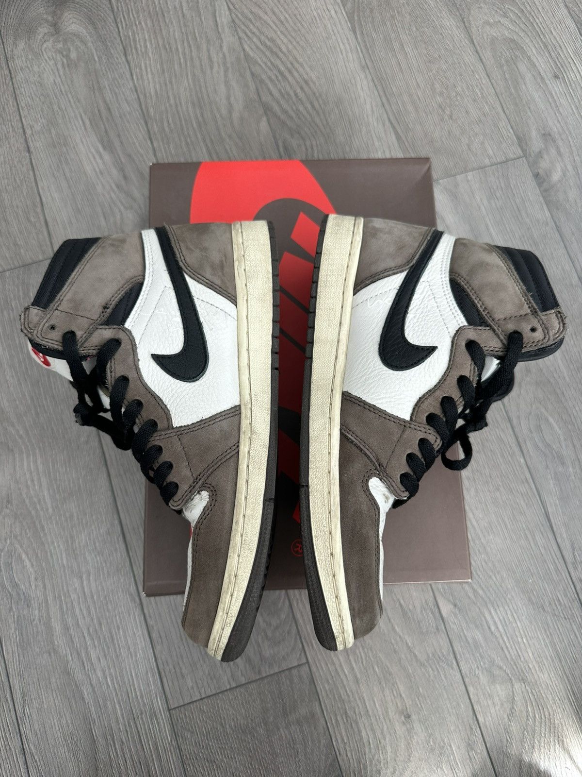 Jordan Brand × Nike × Travis Scott Travis Scott Jordan 1 OG size 8 Size US 8 / EU 41 - 2 Thumbnail