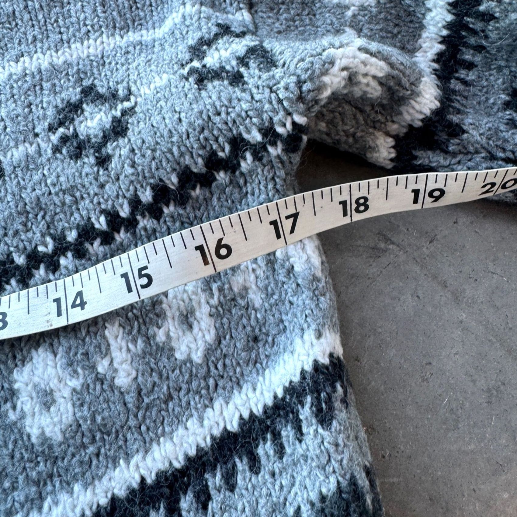 Vintage VINTAGE American Eagle Outfitters Fair Isle Nordic Knit Cozy Sweater Small Gray Womens Size S / US 4 / IT 40 - 4 Thumbnail