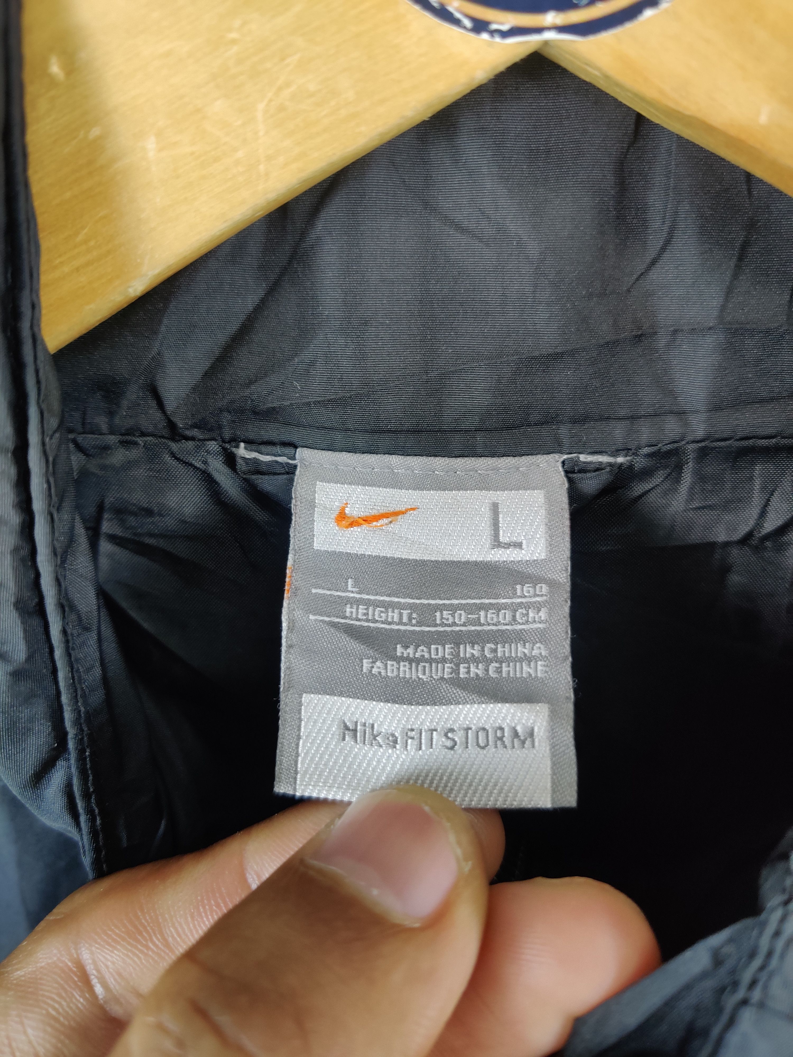 Nike Vintage Nike Windbreaker Light Jacket Size US L / EU 52-54 / 3 - 15 Thumbnail