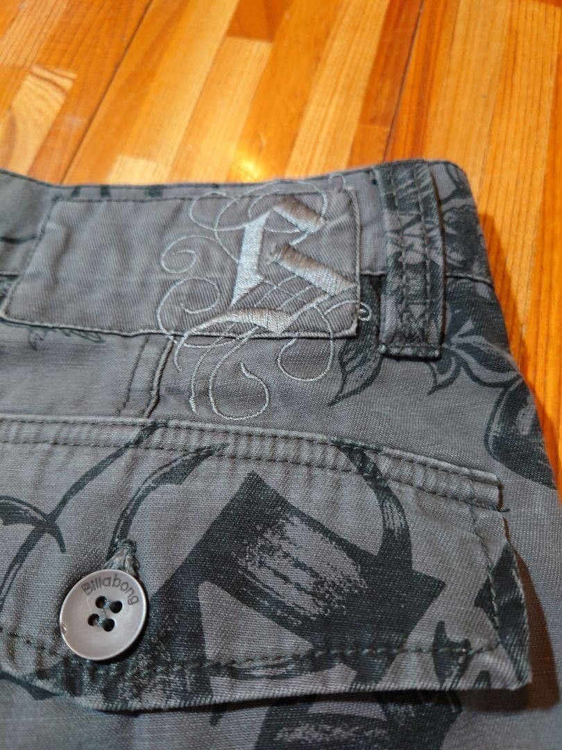 Billabong × Designer Billabong dagger tattoo cargo shorts Size US 32 / EU 48 - 22 Thumbnail