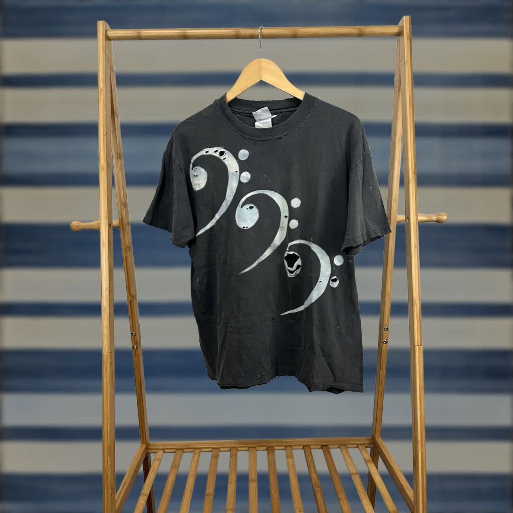 Hanes VTG 90s Bass Clef Symbol Music Note Art Faded Thrashed Distressed Worn T-Shirt L Mens Black Hanes Shirt Size US L / EU 52-54 / 3 - 1 Thumbnail