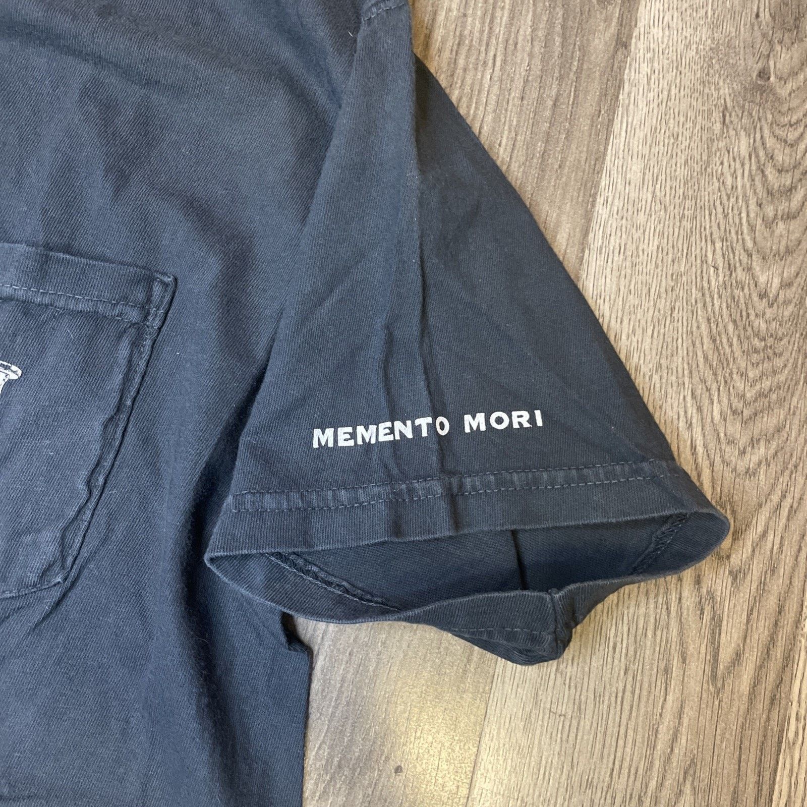 Other Unus Annus Memento Mori Skull Hourglass Pocket Tee M Size US M / EU 48-50 / 2 - 4 Thumbnail