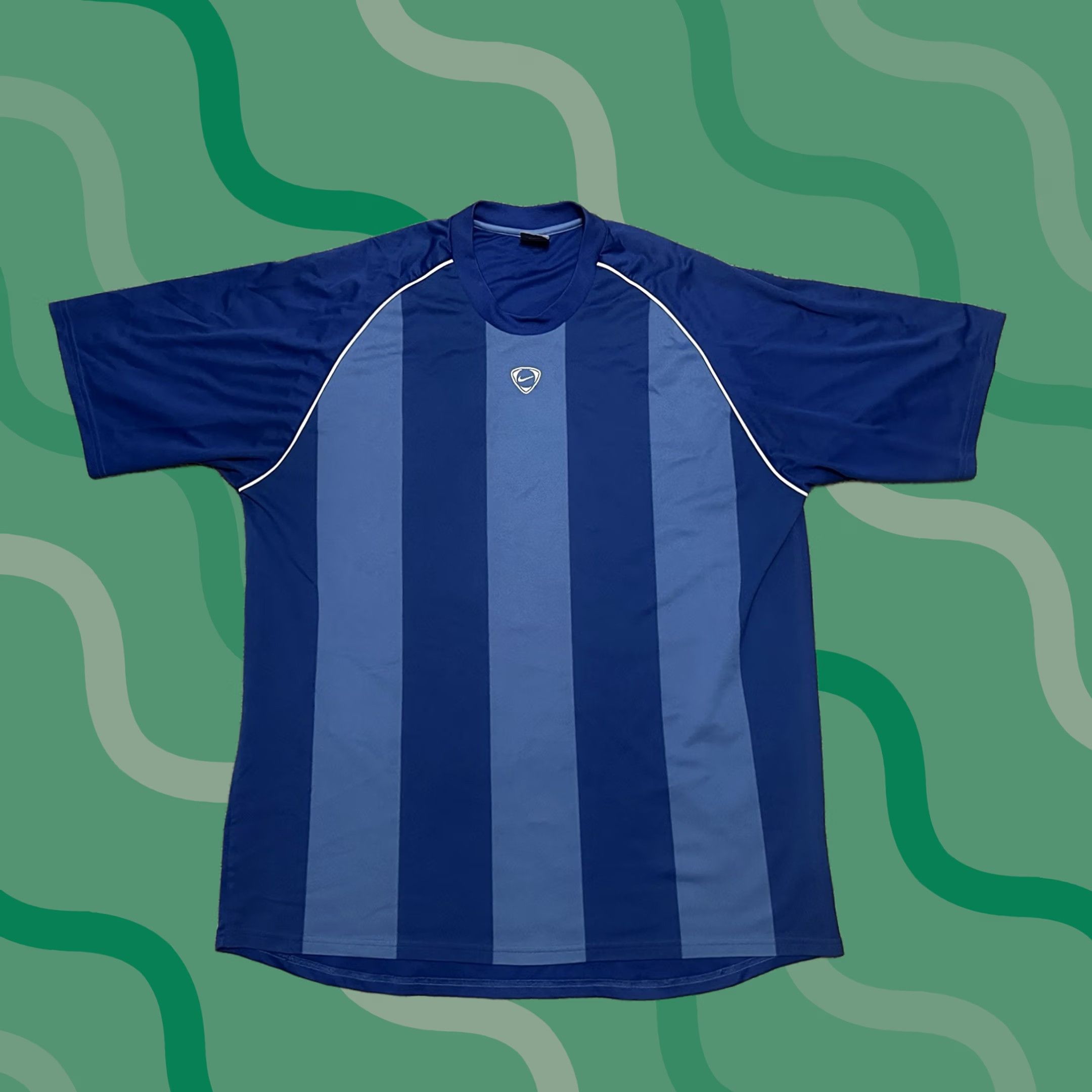 Nike VINTAGE Nike Soccer Jersey Mens XL Blue Striped Center Swoosh Team Issued Y2K Short Sleeve Crew Neck Jersey T-Shirt Regular Fit Activewear Size US XL / EU 56 / 4 - 1 Thumbnail