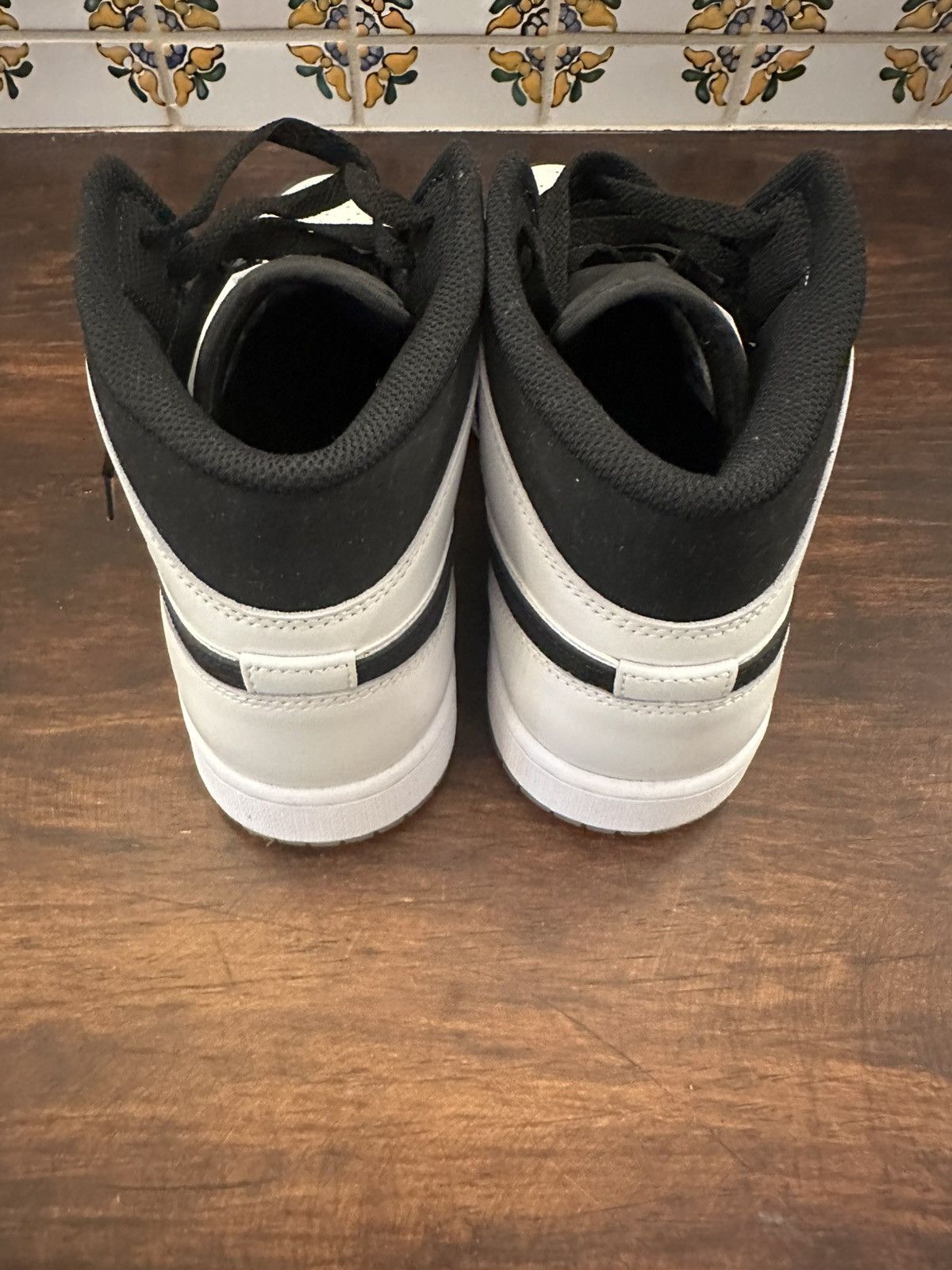 Nike Jordan 1 mid Size US 10.5 / EU 43-44 - 5 Thumbnail