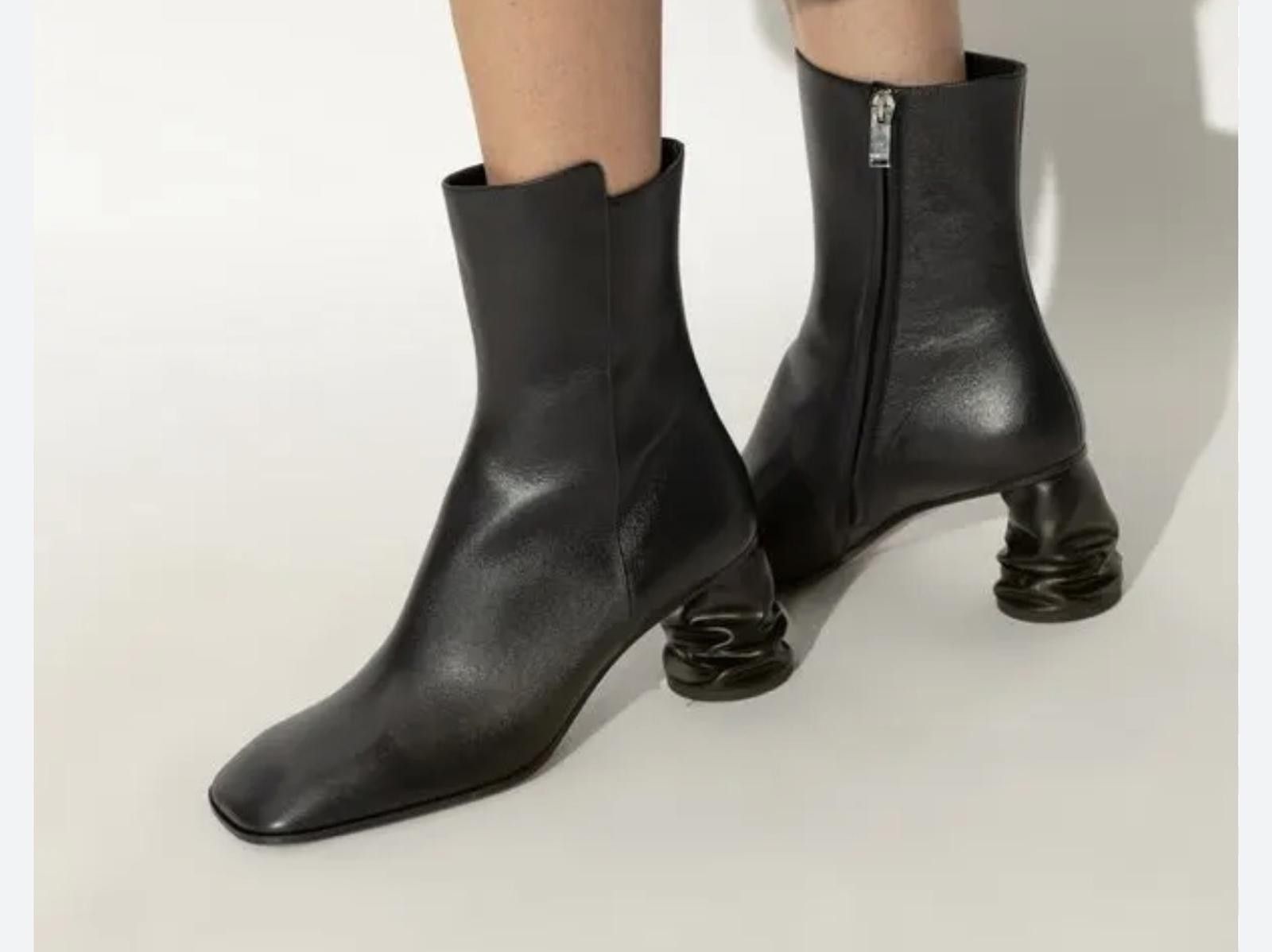 Alexander McQueen Alexander McQueen Leather Ankle Boots with Sculpted Heel Size US 7 / IT 37 - 2 Thumbnail