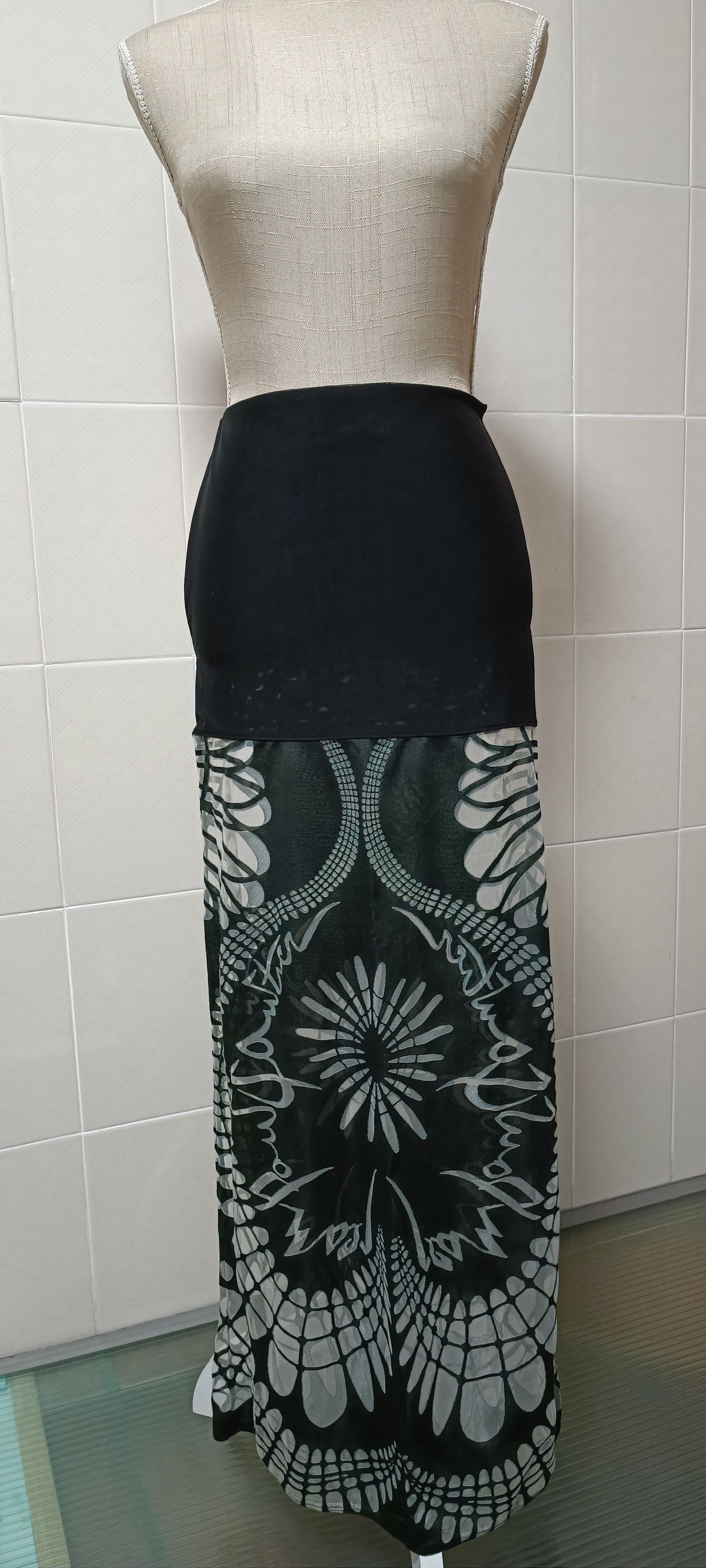 Maxi skirt - Gothic style