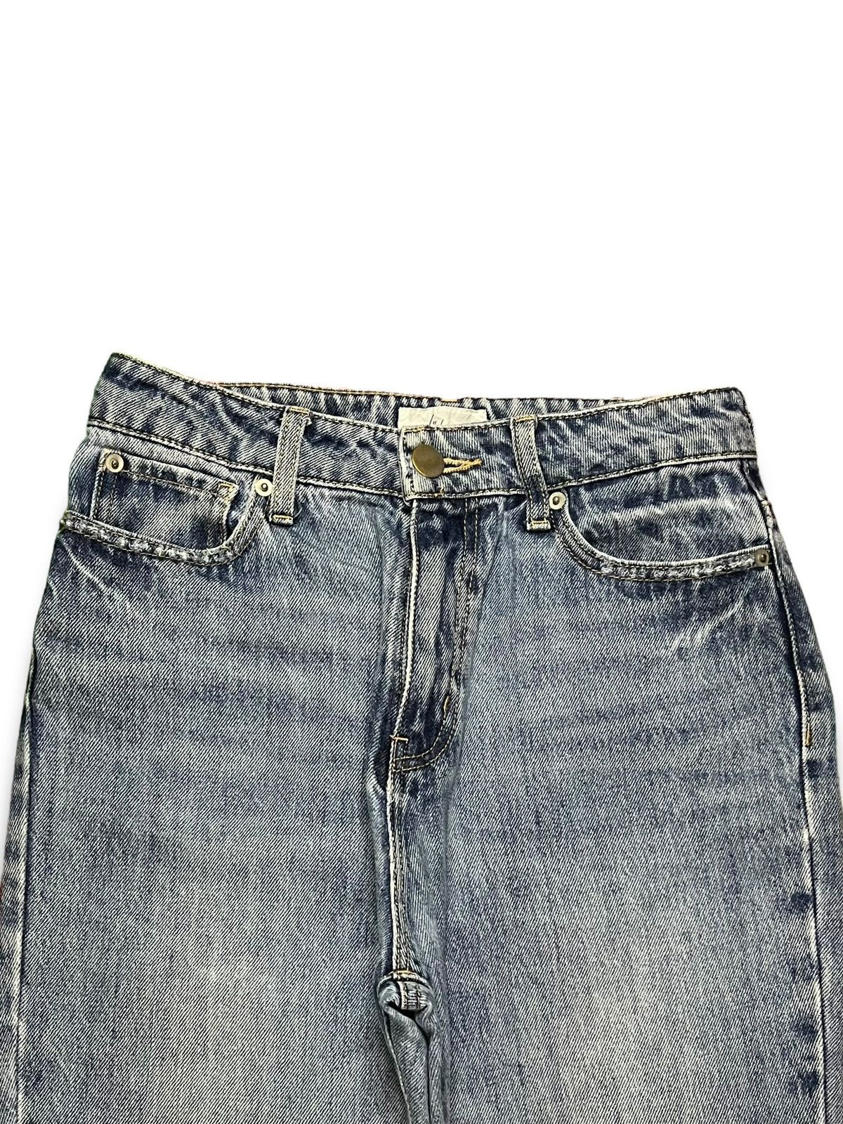 Japanese Brand Vintage Japanese Brand Blue Wash Distressed Flare Jeans Size 27" / US 4 / IT 40 - 4 Thumbnail
