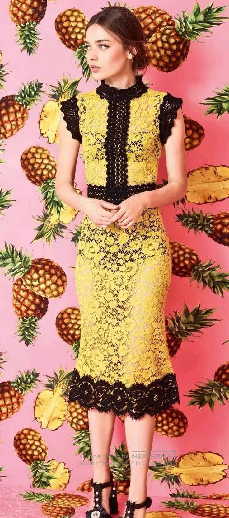 Dolce & Gabbana DG Runway Yellow Lace Dress. Size M / US 6-8 / IT 42-44 - 7 Thumbnail