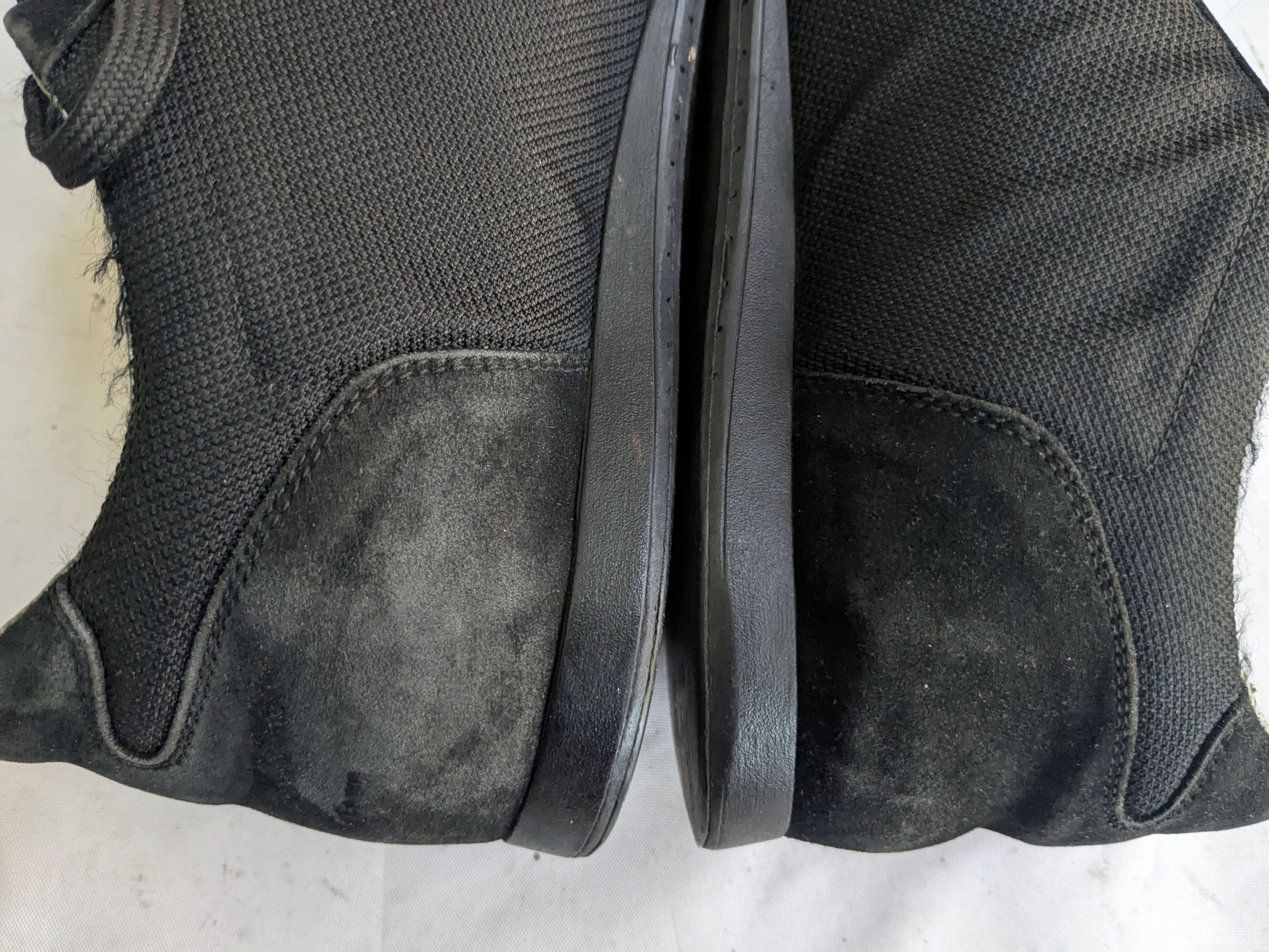 Louis Vuitton Louis Vuitton Sneakers Black 9.5 Low Tops Suede Size US 9.5 / EU 42-43 - 6 Thumbnail