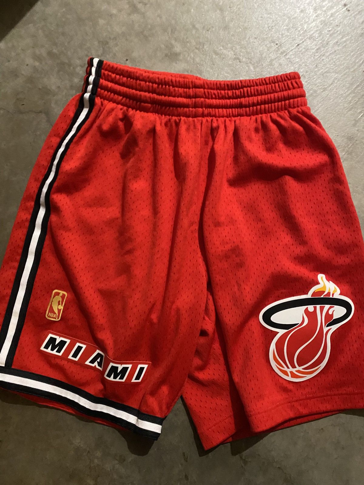 Mitchell & Ness Mitchell & Ness NBA Shorts Medium Miami Heat Size US 32 / EU 48 - 1 Thumbnail