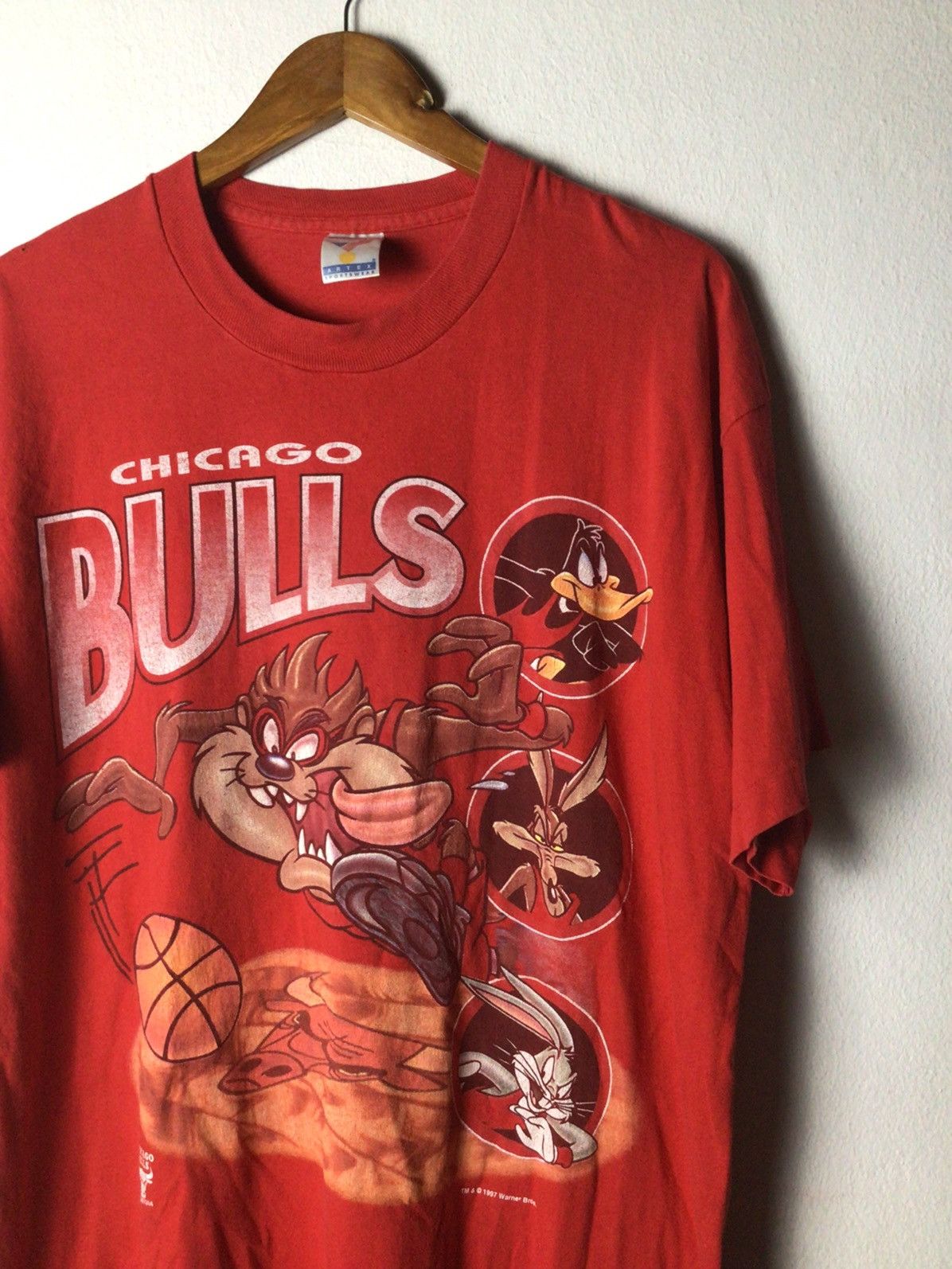NBA × Warner Bros NBA Chicago bulls Looney tunes 90's Size US XL / EU 56 / 4 - 1 Thumbnail