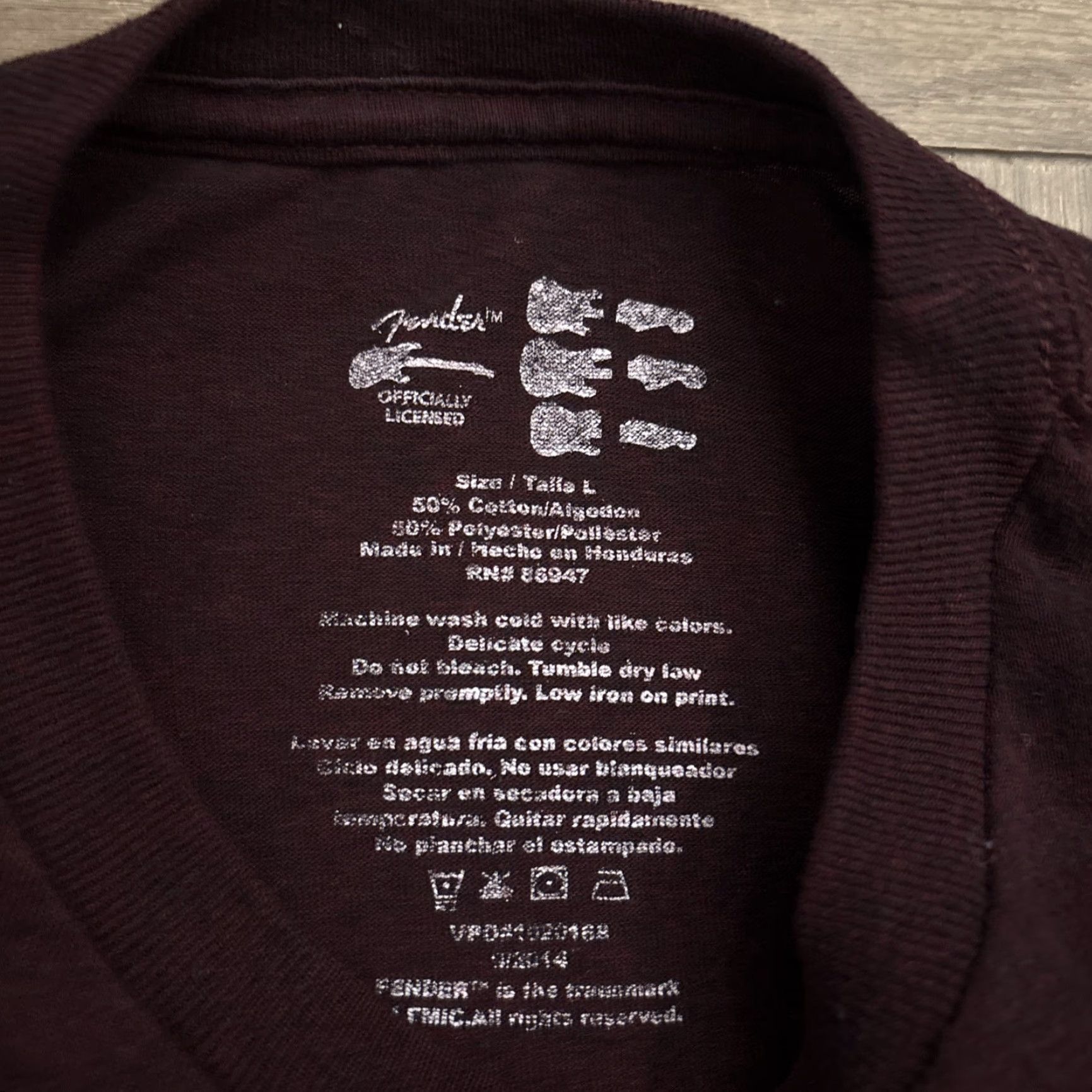 Fender FENDER Legends Never Die Graphic T-Shirt Large Burgundy Men's Music Rock Tee Size US L / EU 52-54 / 3 - 3 Thumbnail