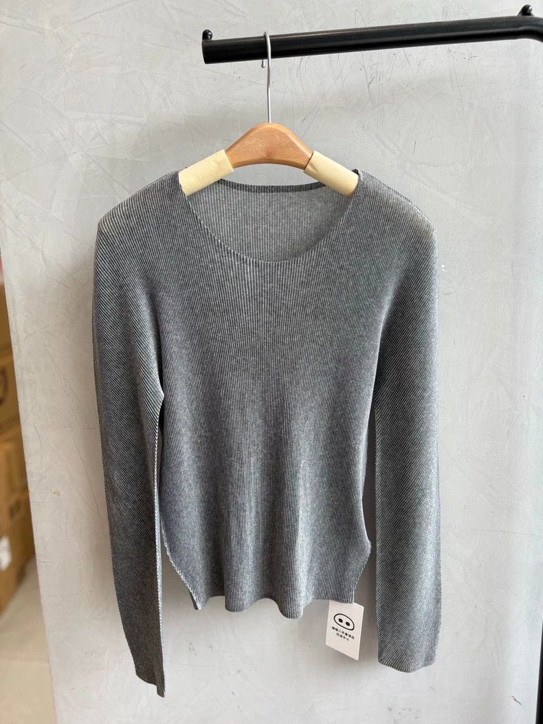 Issey Miyake Issey Miyake A grey base shirt Size S / US 4 / IT 40 - 1 Thumbnail