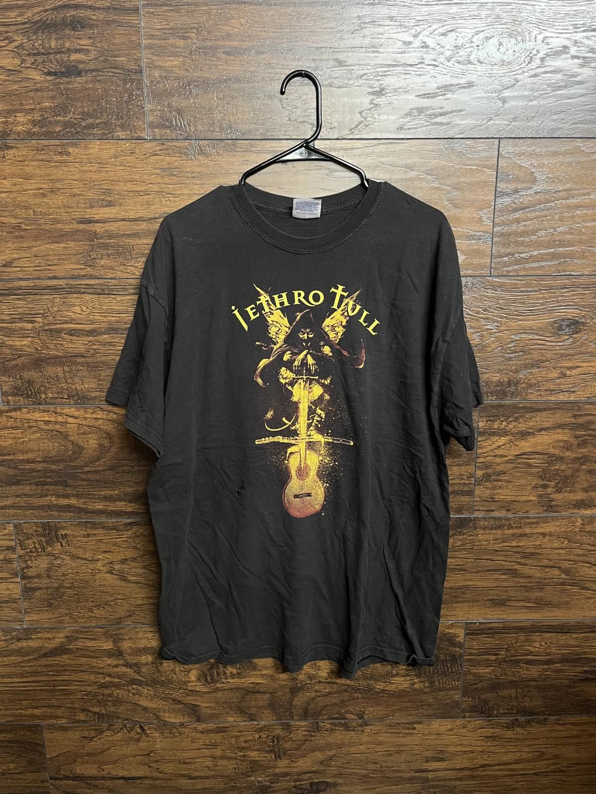 Designer Vintage Jethro Tull T-shirt 2007 Tour - Broadsword Logo -XL Size US XL / EU 56 / 4 - 1 Thumbnail