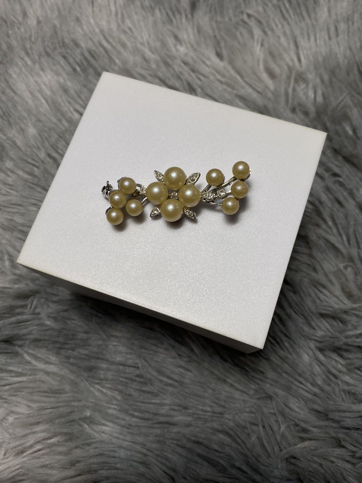Vintage Vintage Pearl Floral Brooch – Elegant Accessory Size ONE SIZE - 1 Thumbnail