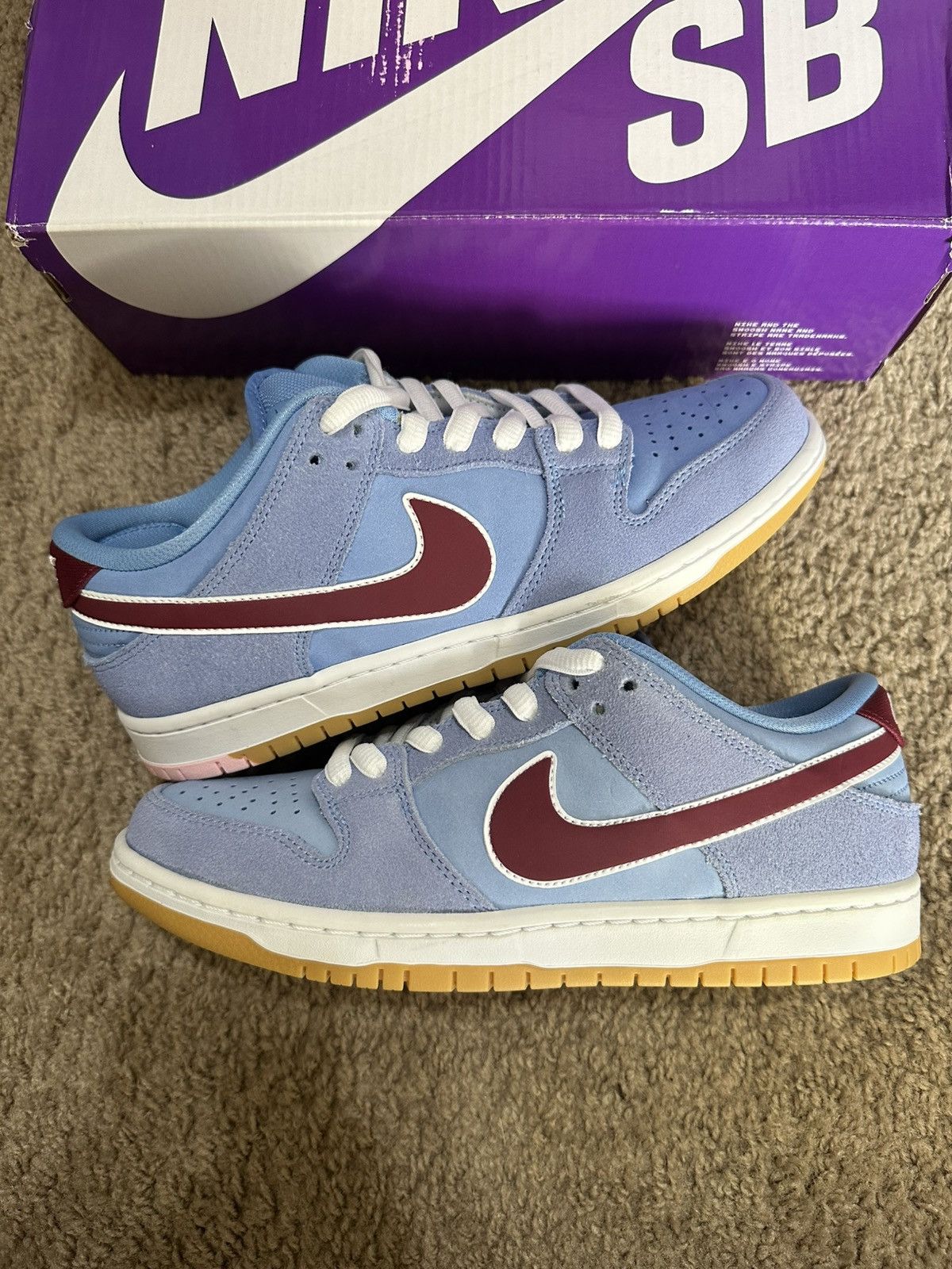 Nike SB Size 8 - Nike SB Dunk Low Philadelphia Phillies Size US 8 / EU 41 - 1 Thumbnail