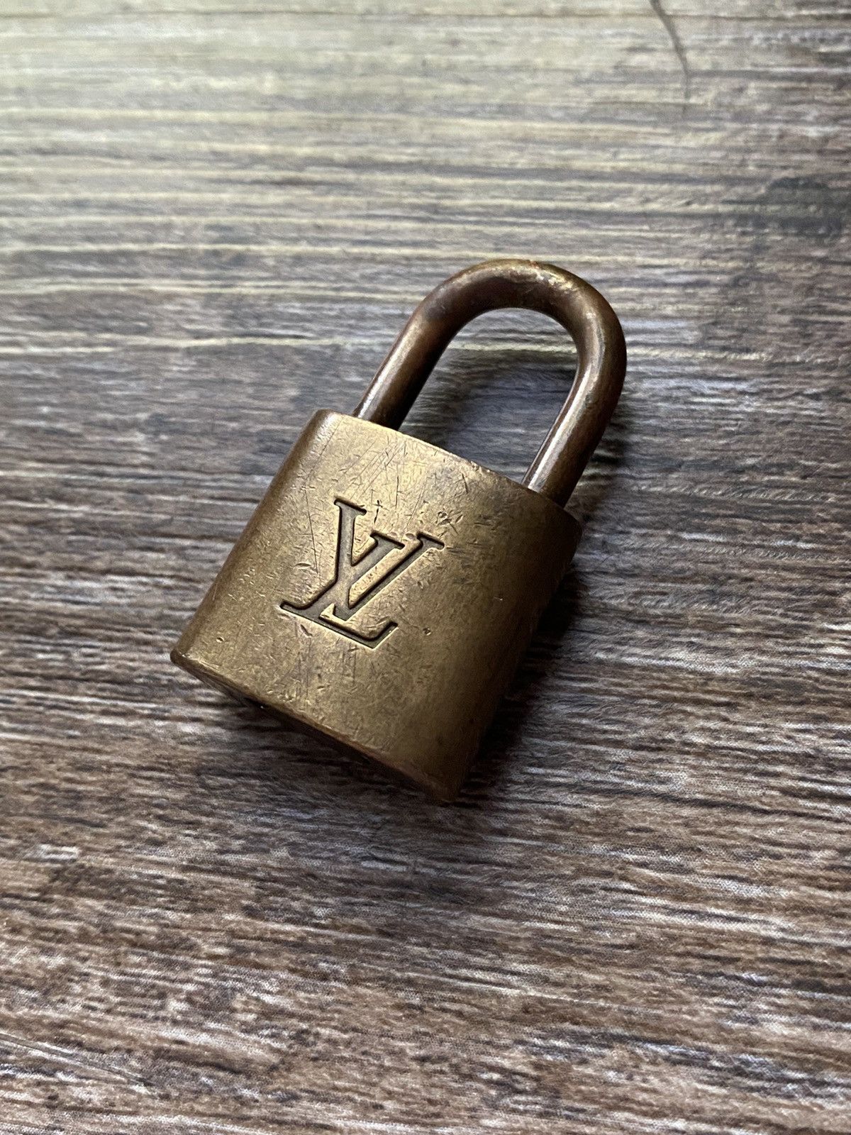 Louis Vuitton Louis Vuitton Lock Size ONE SIZE - 2 Thumbnail