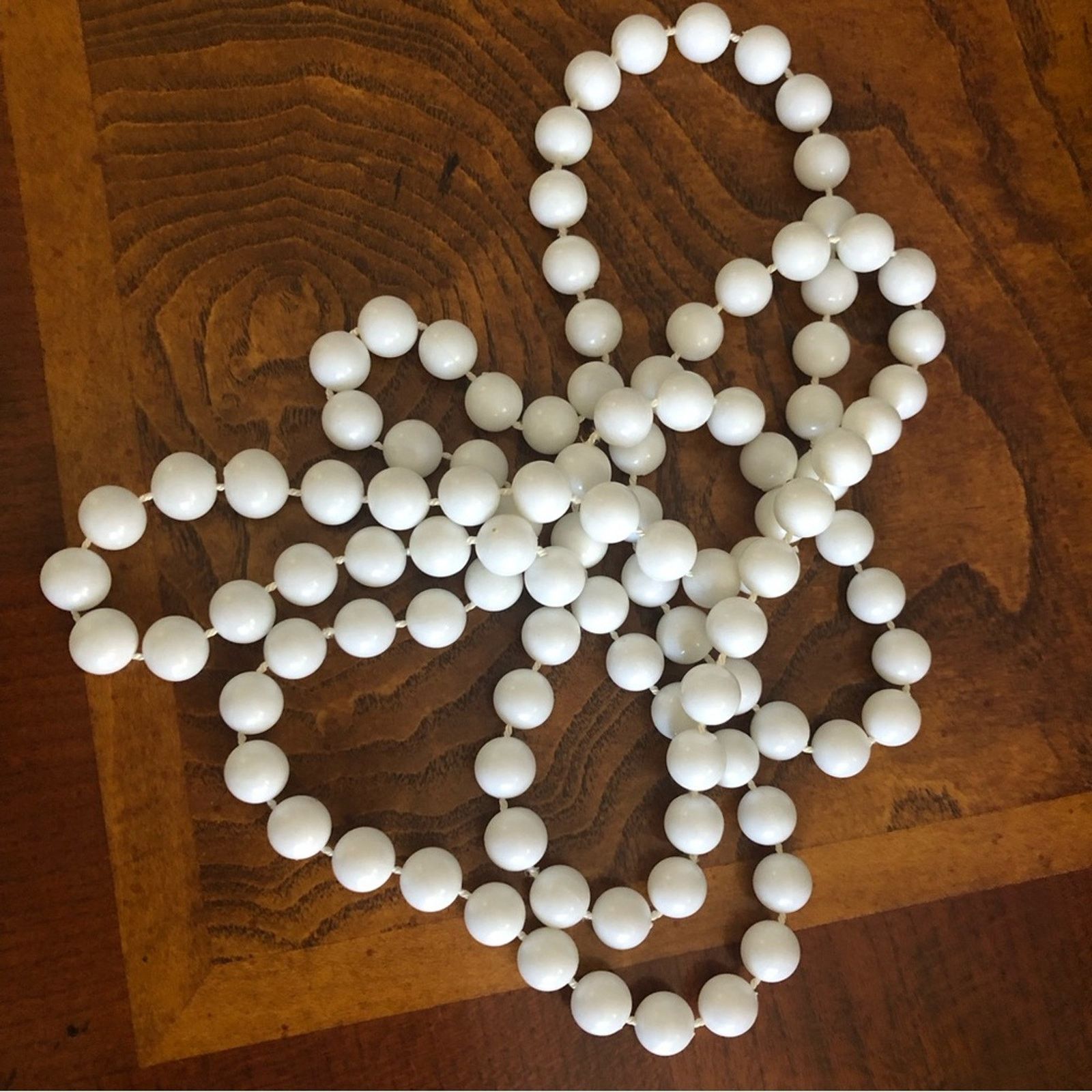 Jewelry Knotted white plastic pearl bead necklace Size ONE SIZE - 6 Thumbnail