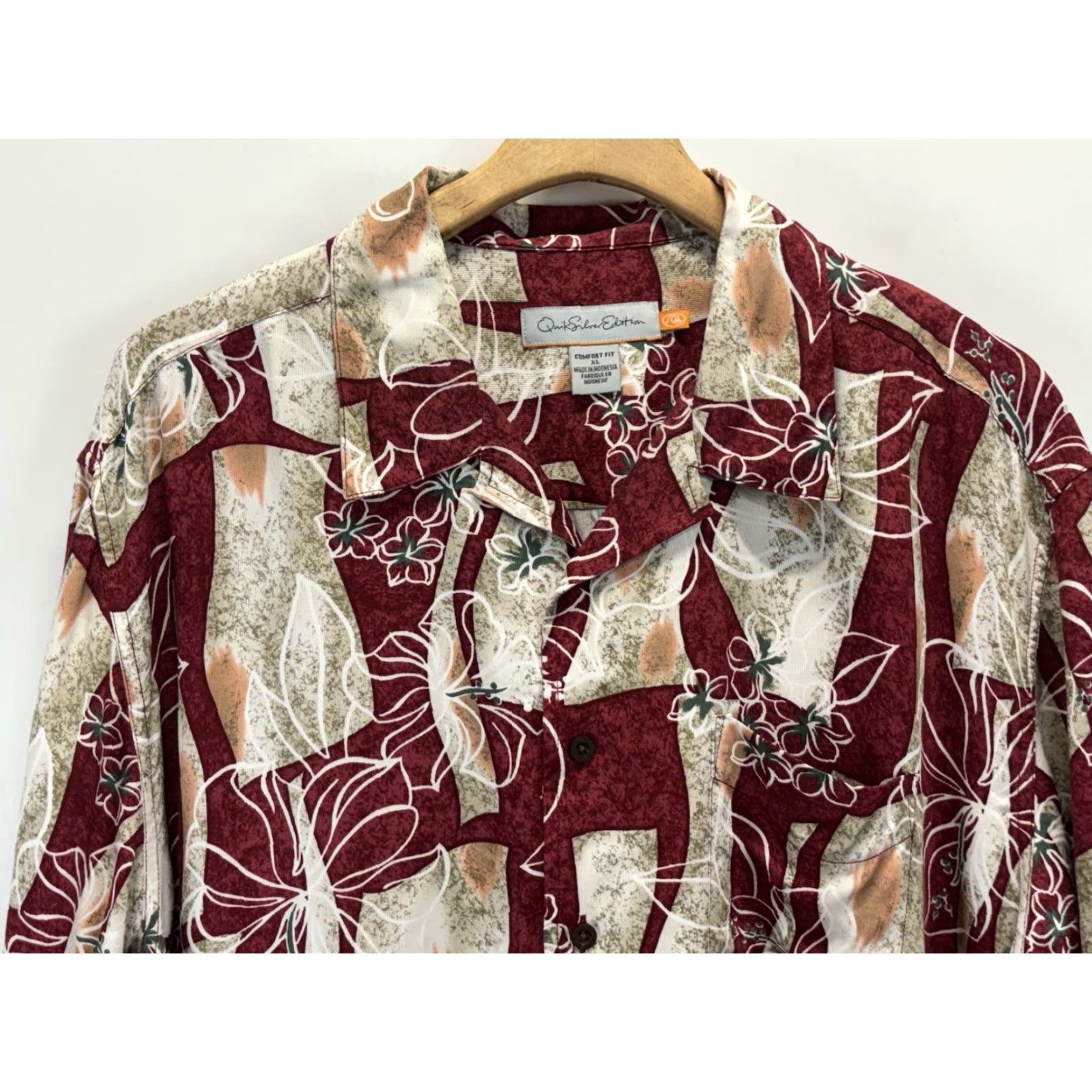 Quiksilver Quiksilver Men XL Short Sleeve Hawaiian Shirt Red Floral Collared Casual Summer Size US XL / EU 56 / 4 - 2 Thumbnail