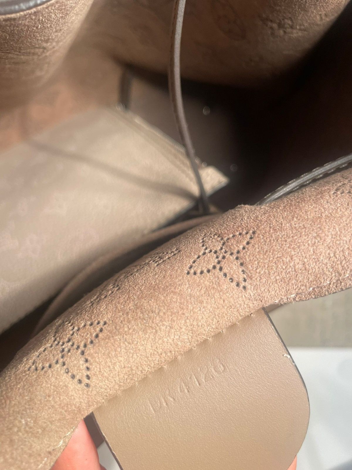 Louis Vuitton Louis Vuitton Monogram Mahina Galet Size ONE SIZE - 21 Thumbnail