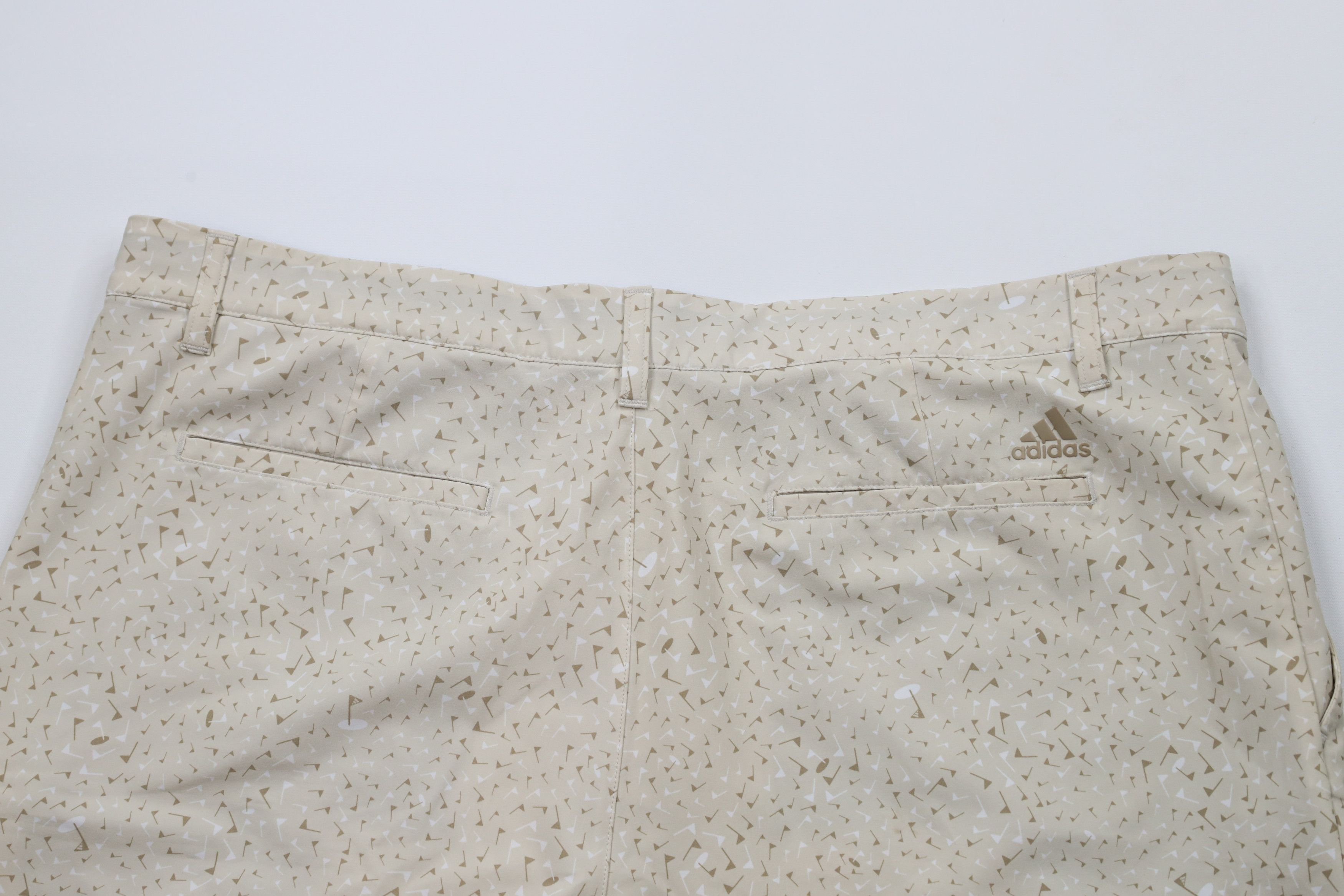 Adidas × Vintage Adidas Golf Over Print Stretch Golfing Chino Shorts Beige Size US 38 / EU 54 - 9 Thumbnail