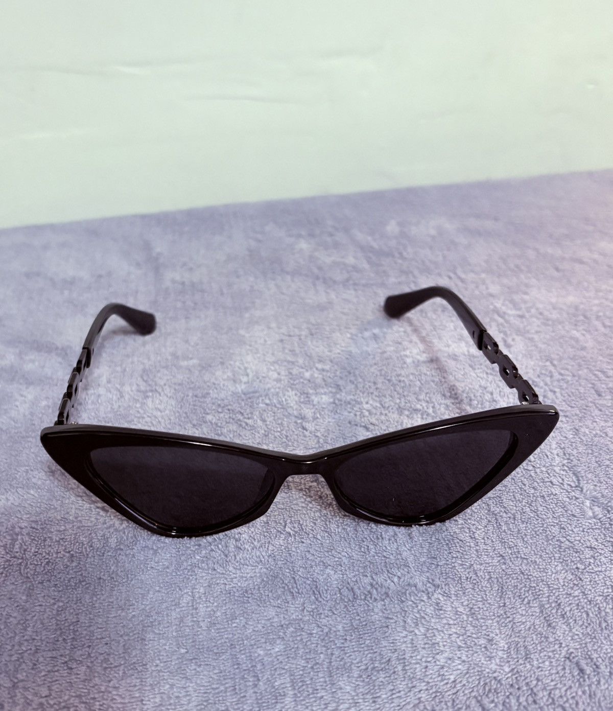 Other × Vintage Y2K Style Chain Link All Black Triangle Cat Eye Sun glasses Size ONE SIZE - 5 Thumbnail
