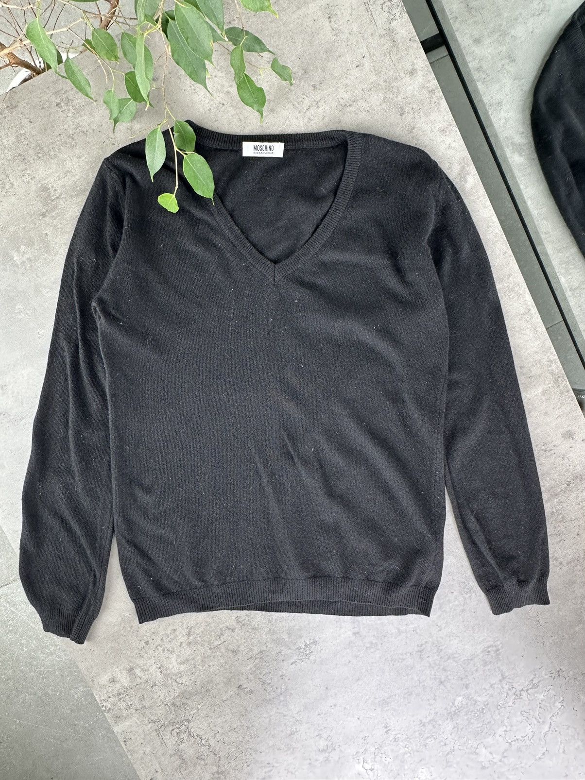 Moschino Moschino V-neck Wool Sweater Size M / US 6-8 / IT 42-44 - 1 Thumbnail
