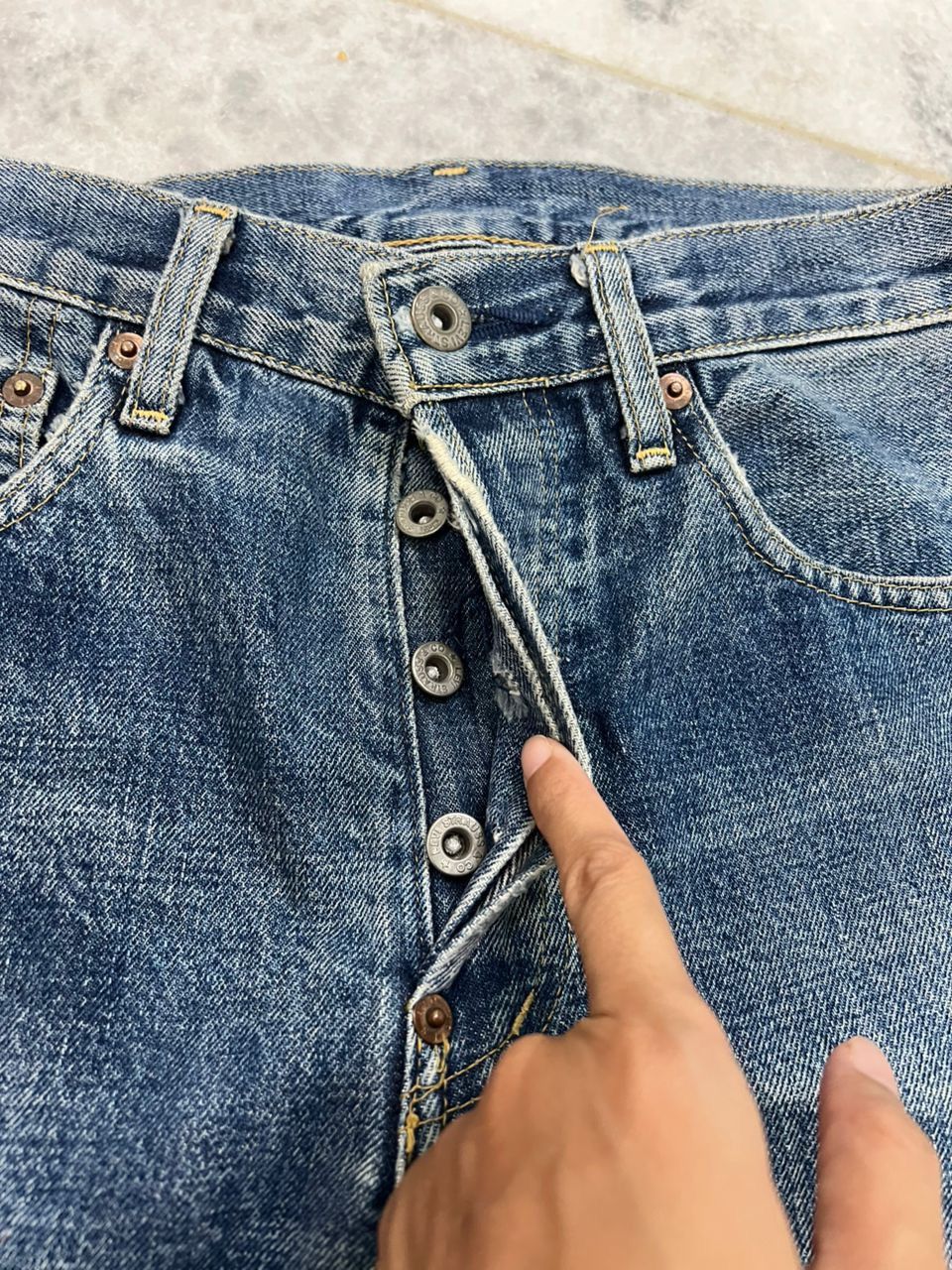 Levi's Vintage Clothing Vintage LVC Levis 702 buckle Back selvedge Jeans Size US 28 / EU 44 - 4 Thumbnail