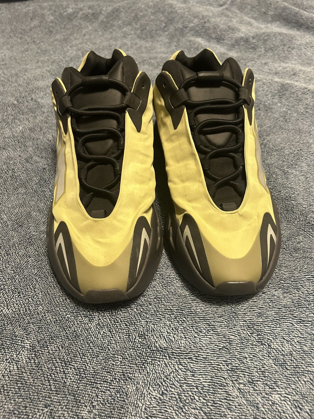 Yeezy Yeezy 700 mnvn resin 9/10 condition Size US 10.5 / EU 43-44 - 2 Thumbnail