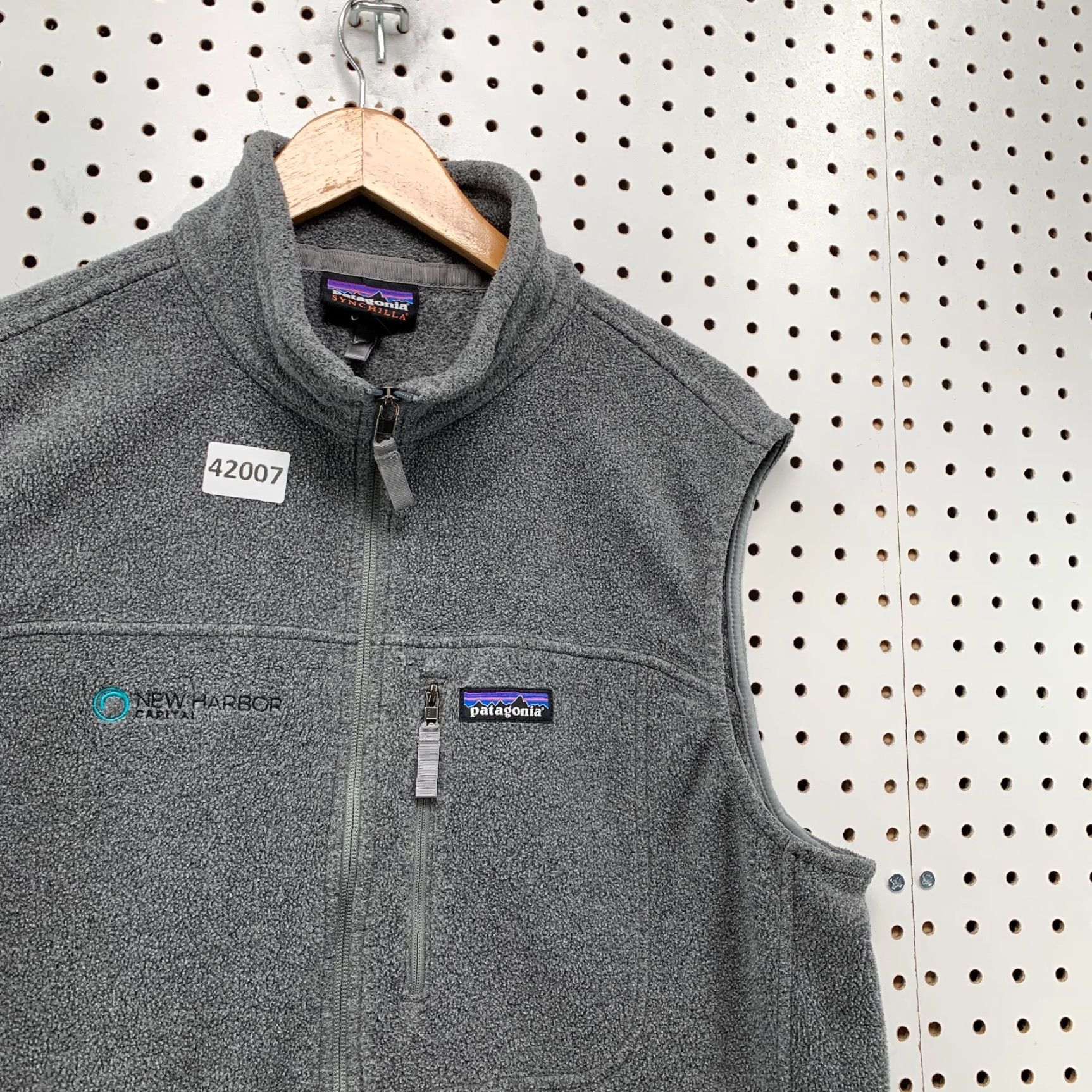 Patagonia Patagonia Synchila Fleece Vest Jacket Mens Large Gray Sleeveless 21x27.5 Size US L / EU 52-54 / 3 - 7 Thumbnail