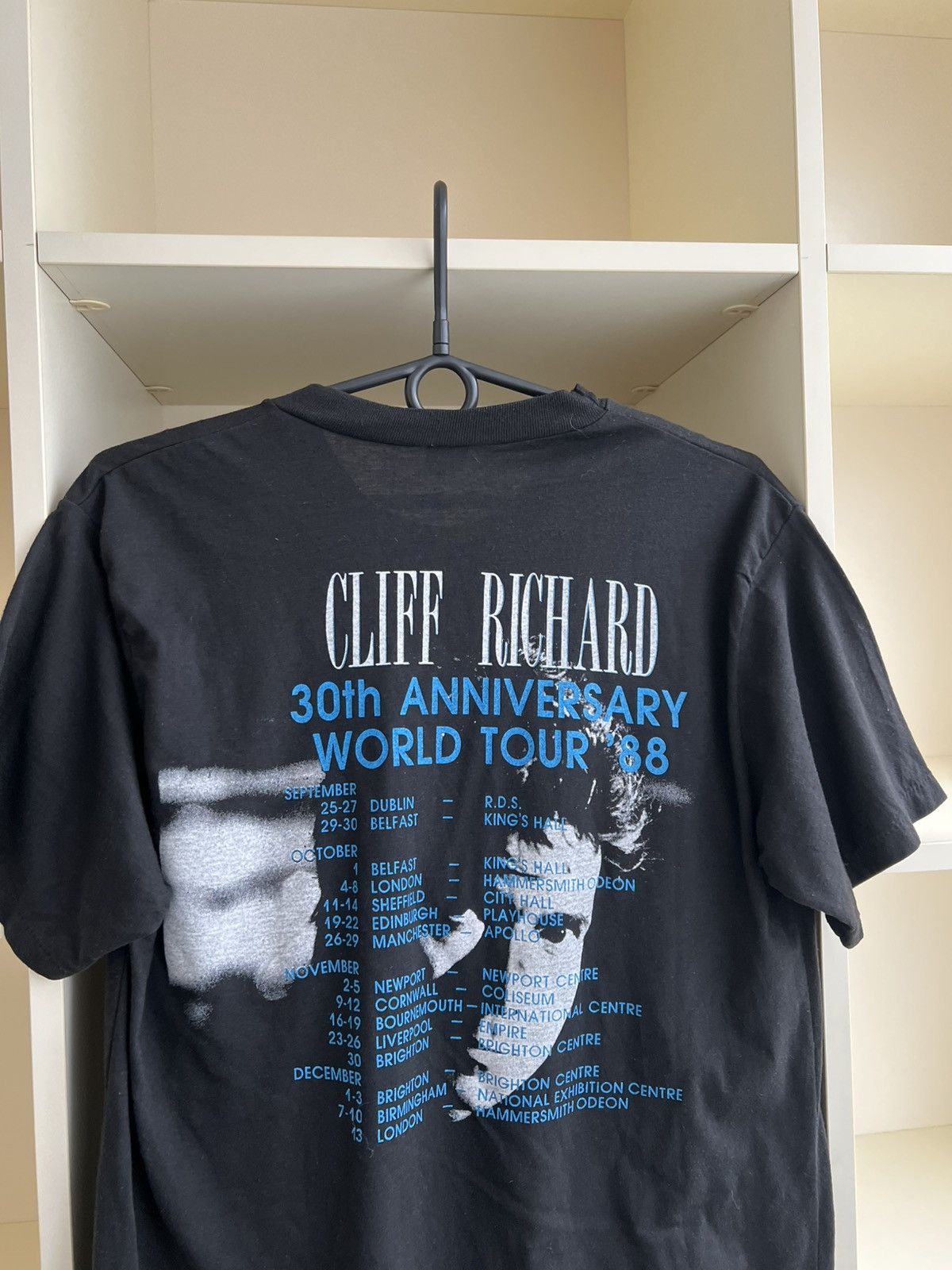 Vintage Vintage Cliff Richard Rock N Roll Tee T-Shirt RETRO TOUR Size US L / EU 52-54 / 3 - 13 Thumbnail