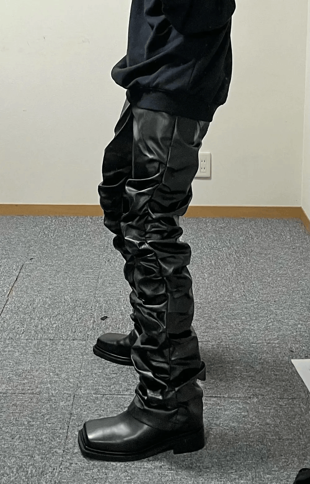 Japanese Brand × Vintage Loose Ruched Casual Pu Leather Pants Streetwear Punk Rock Size US 31 - 1 Thumbnail