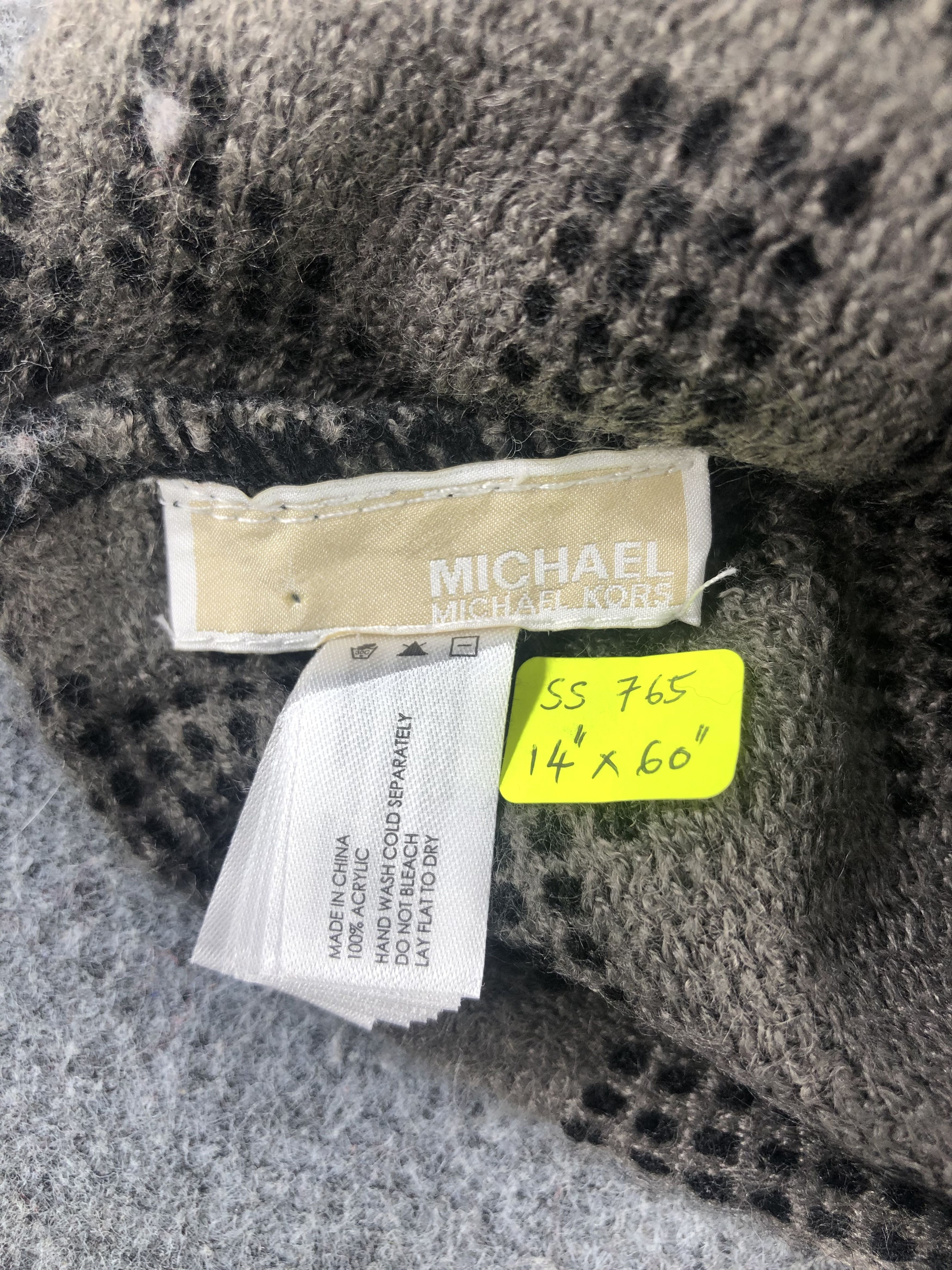 Michael Kors Michael Kors Infinity Scarf / Muffler / Neckwear Size ONE SIZE - 3 Thumbnail
