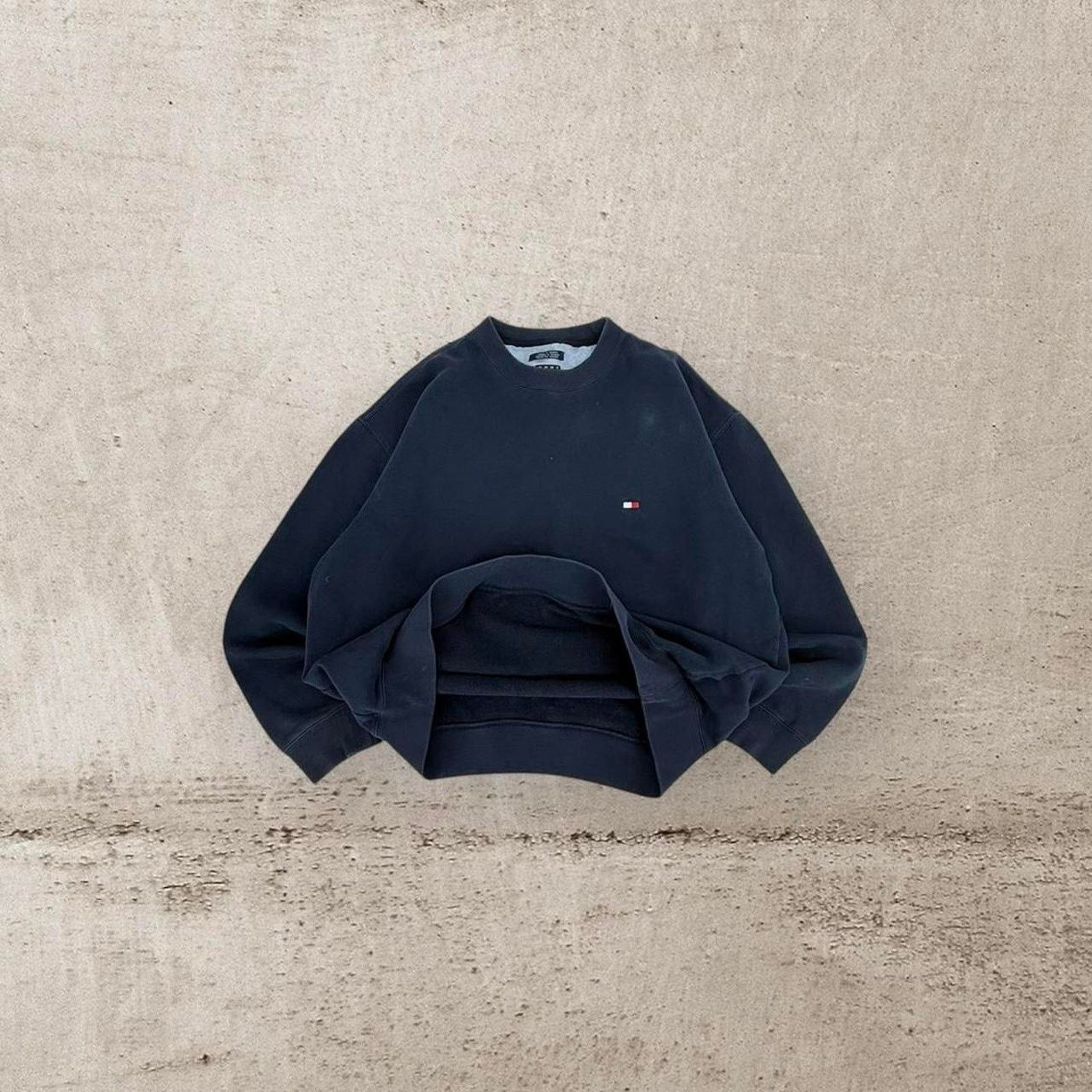Tommy Hilfiger Vintage y2k baggy tommy hilfiger crewneck sweatshirt Size US L / EU 52-54 / 3 - 1 Thumbnail
