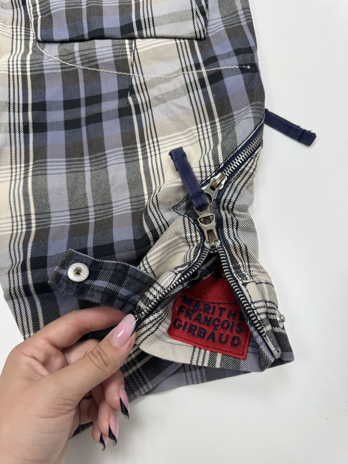 Marithe + Francois Girbaud Marithé + François Girbaud Plaid Cargo Zip Shorts Size US 31 - 3 Thumbnail