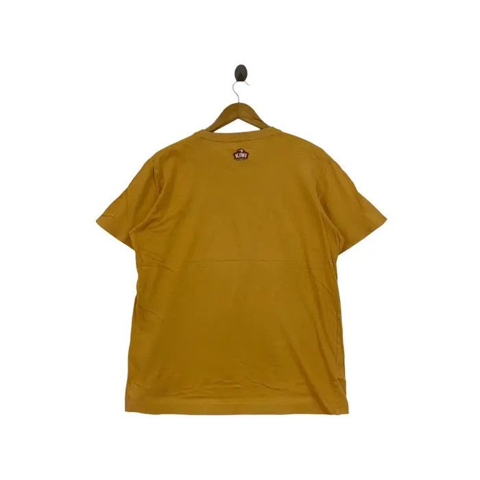 Vintage KIWI BOOT POLISHES x UNIQLO Collection Kiwi Tan Tee Shirt Size US L / EU 52-54 / 3 - 4 Thumbnail