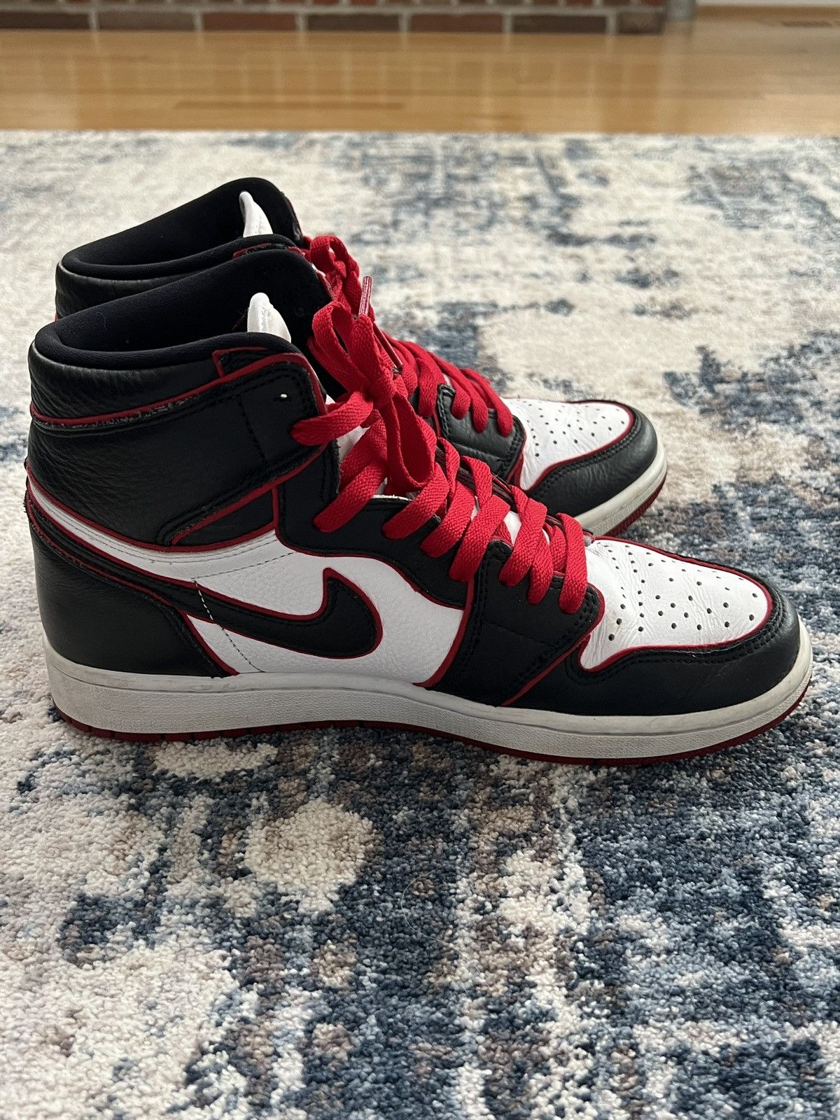 Jordan Brand Nike Air Jordan Retro 1 High OG Bloodline Size US 9 / EU 42 - 4 Thumbnail