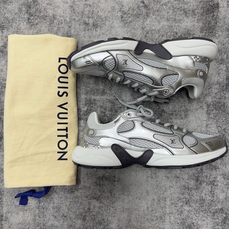 Louis Vuitton Louis Vuitton size 37.5 Silver-white sneakers Size US 5.5 / EU 38 - 3 Thumbnail