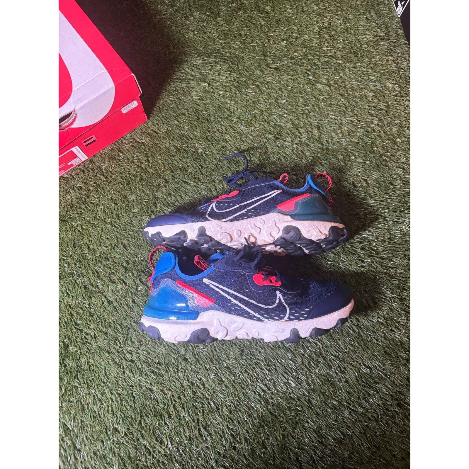 Nike Nike React Vision Low Midnight Navy (GS) 6.5y / 8 Women’s Size US 6.5 / EU 39-40 - 1 Thumbnail