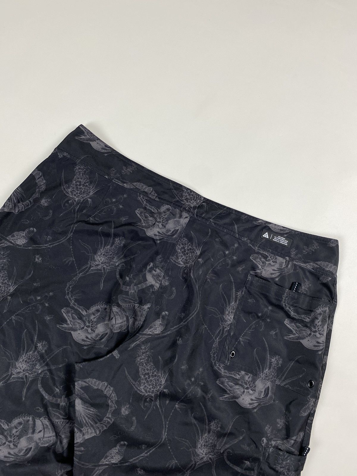 Nike Nike ACG men’s patterned shorts size 38 / XXL Size US 38 / EU 54 - 19 Thumbnail