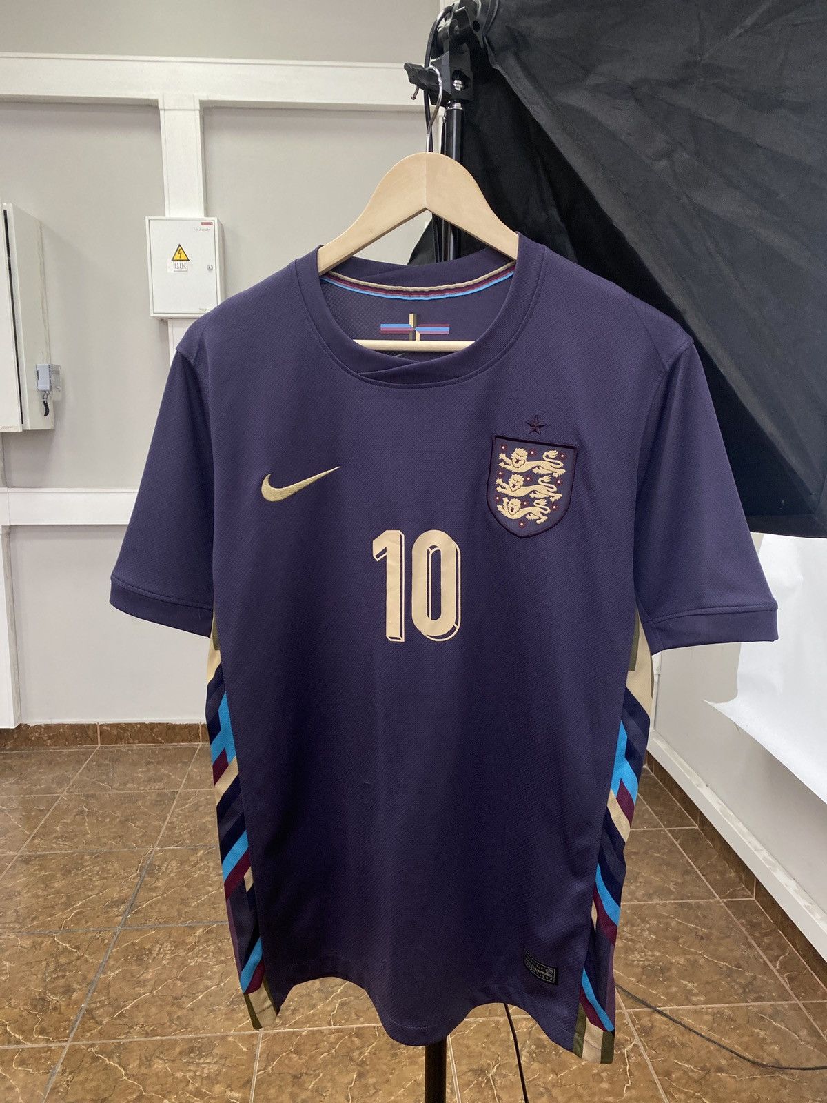 Nike 🏴󠁧󠁢󠁥󠁮󠁧󠁿 2024/25 England Nike Bellingham 10 Soccer Jersey Rare Y2K Size US M / EU 48-50 / 2 - 2 Thumbnail