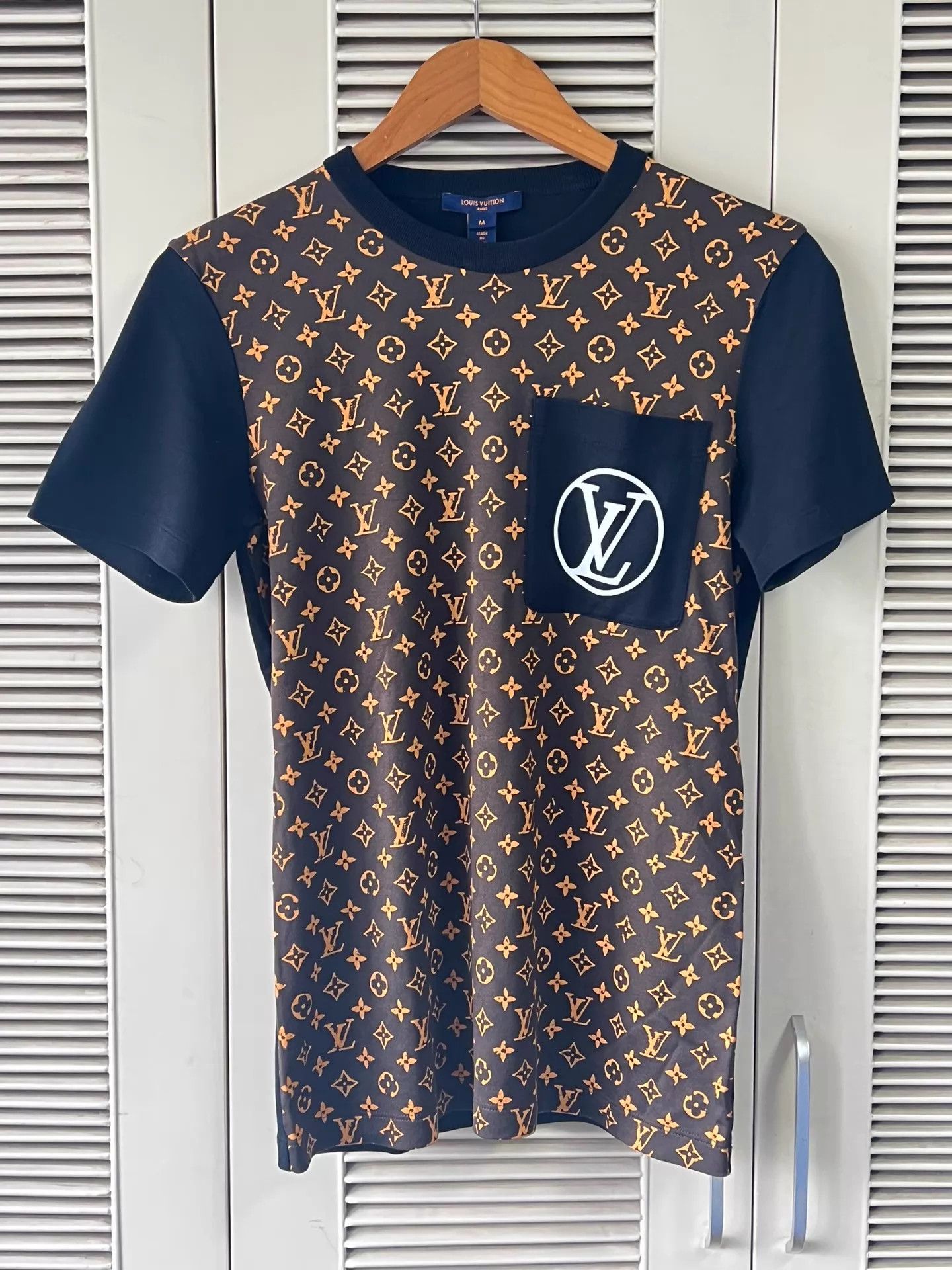 Louis Vuitton Louis Vuitton Men's Black Monogram Panel SS Tee M Size US M / EU 48-50 / 2 - 1 Thumbnail