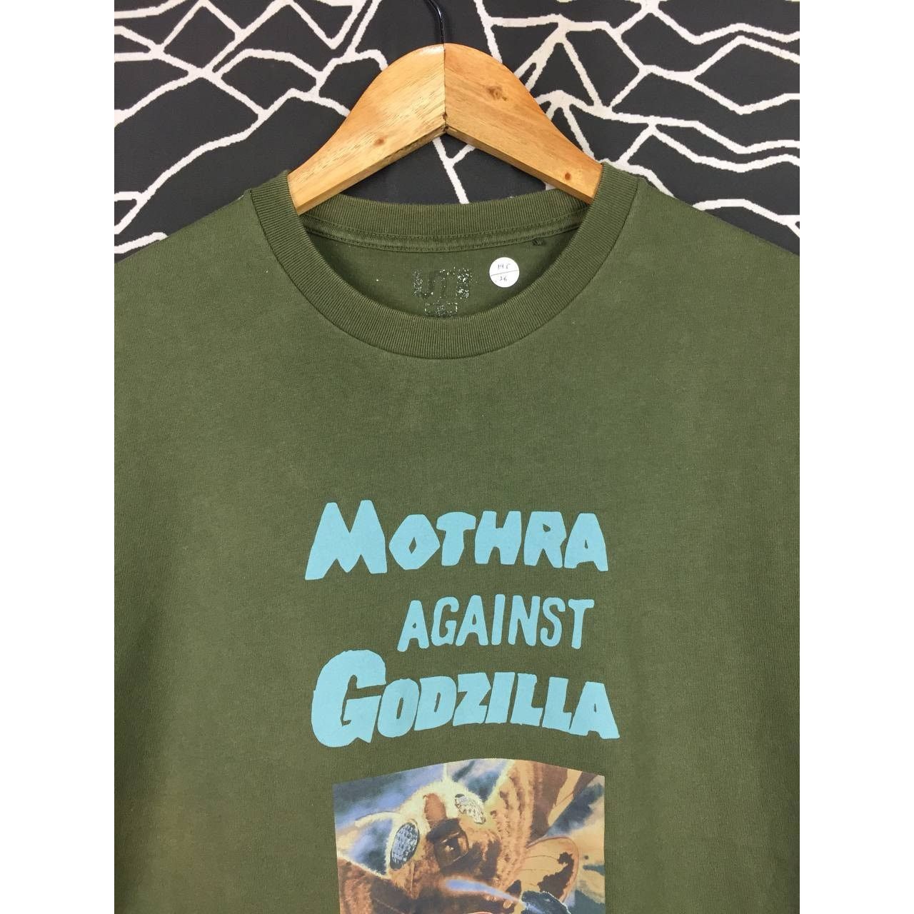 Uniqlo Uniqlo UT x Godzilla World Mothra Against Godzilla Tee Size US M / EU 48-50 / 2 - 3 Thumbnail