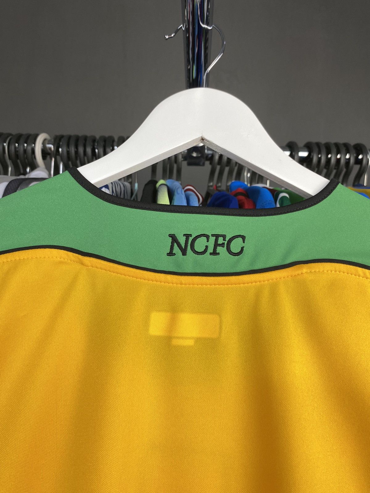 Vintage 2005/06 XARA NORWICH CITY HOME SOCCER FOOTBALL JERSEY SHIRT Size US XL / EU 56 / 4 - 10 Thumbnail